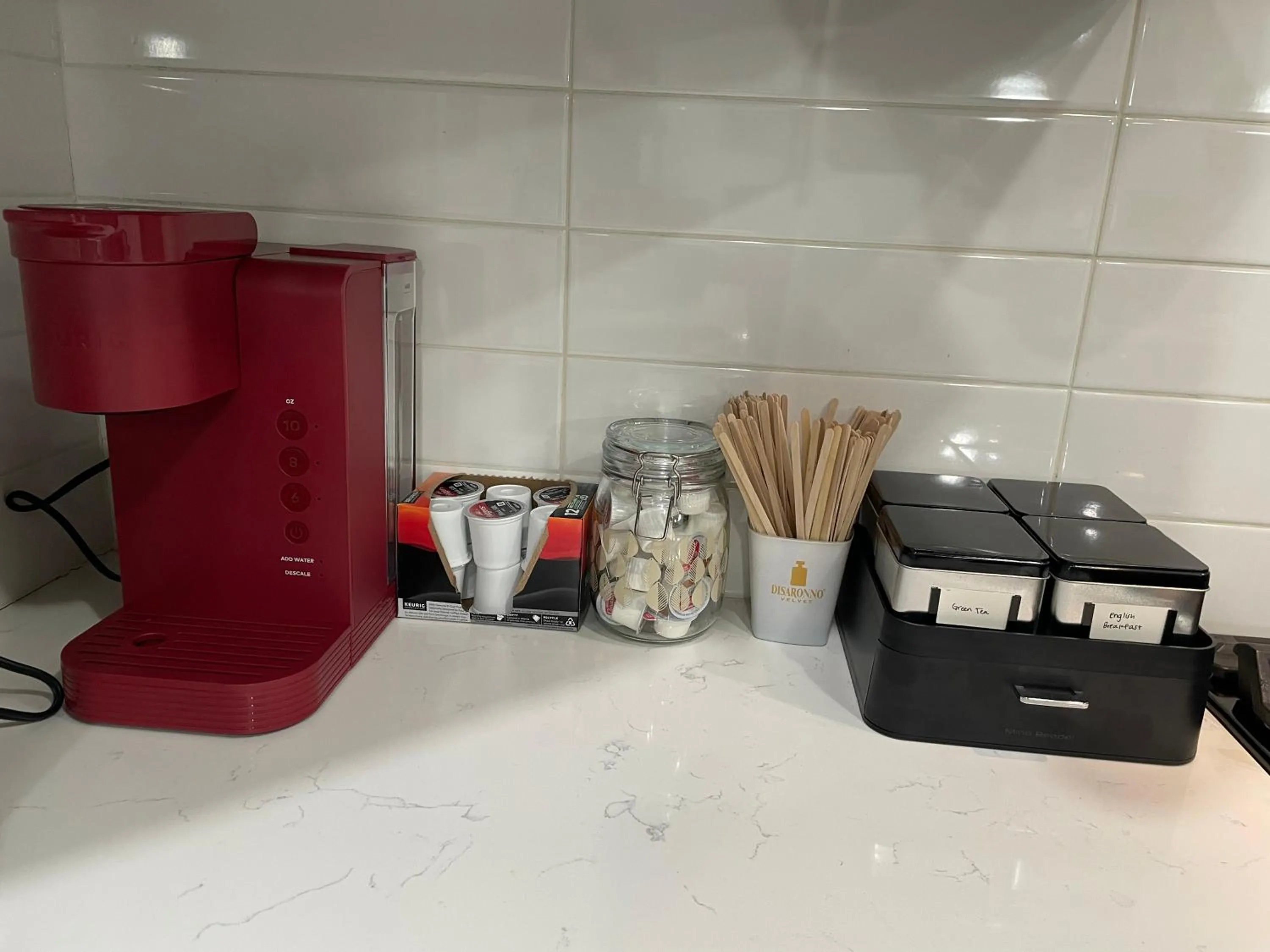 Coffee/tea facilities in Modern Luxury Apartment near NYC