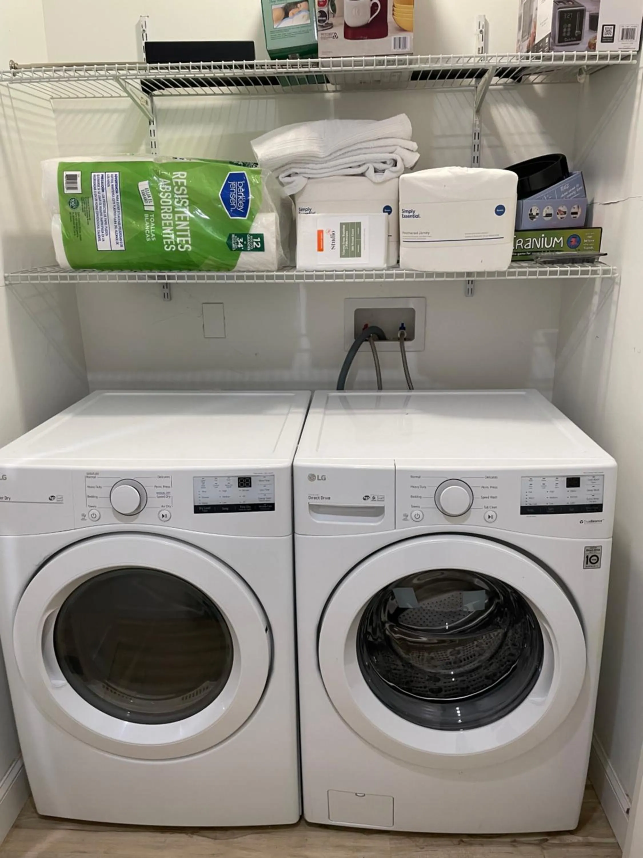 washing machine in Modern Luxury Apartment near NYC