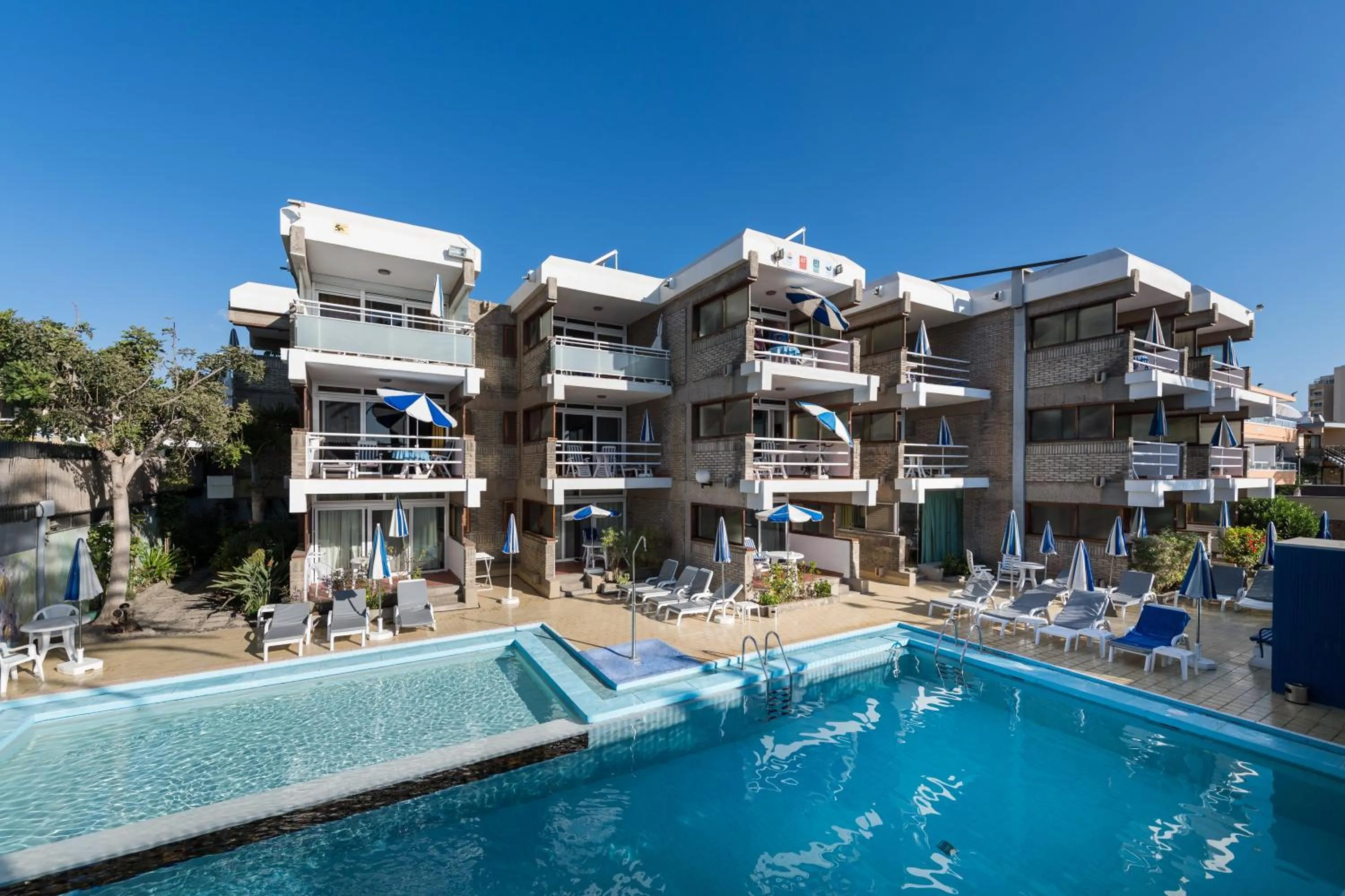 Property building in Apartamentos El Paseo