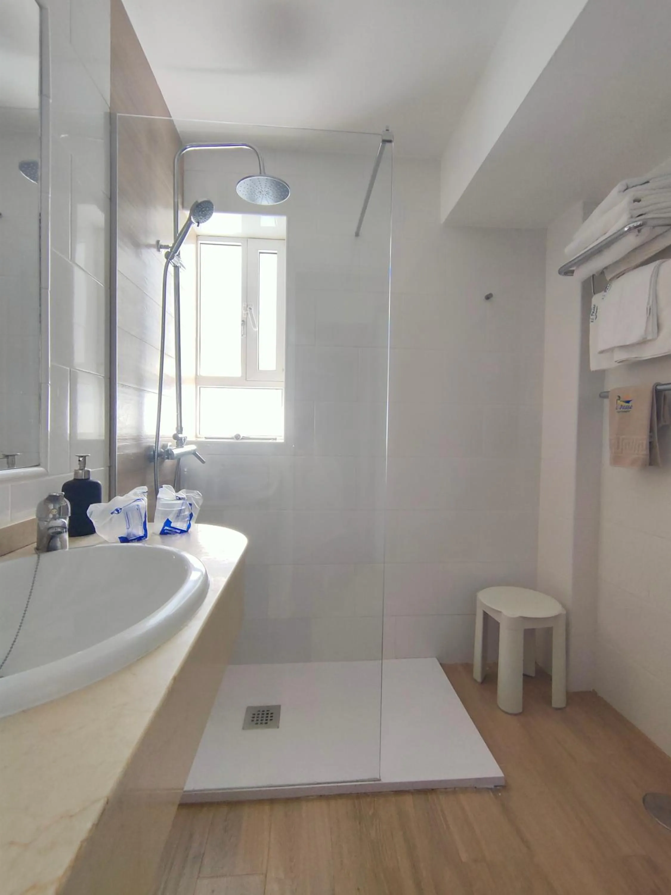 Bathroom in Apartamentos El Paseo