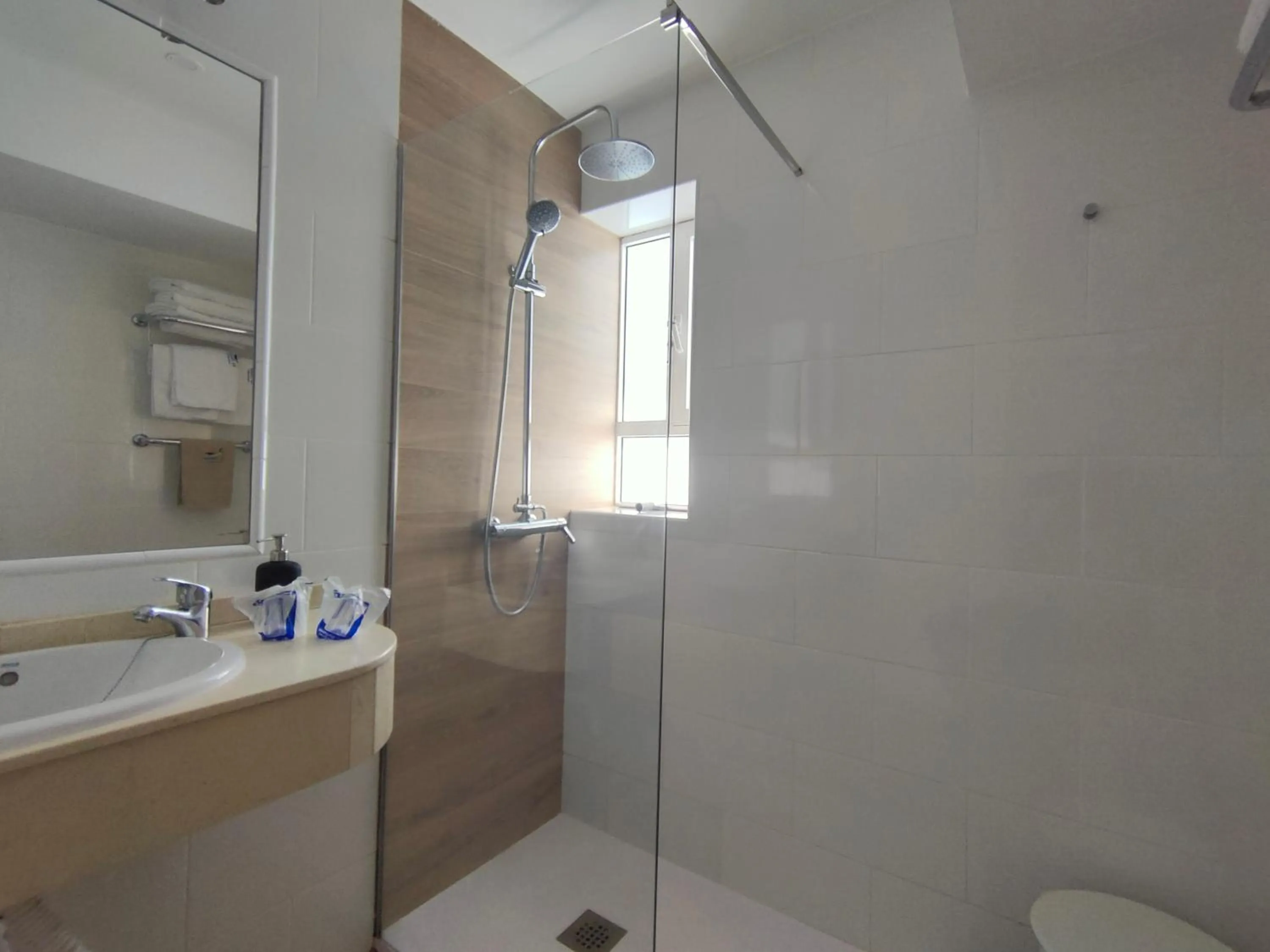 Bathroom in Apartamentos El Paseo