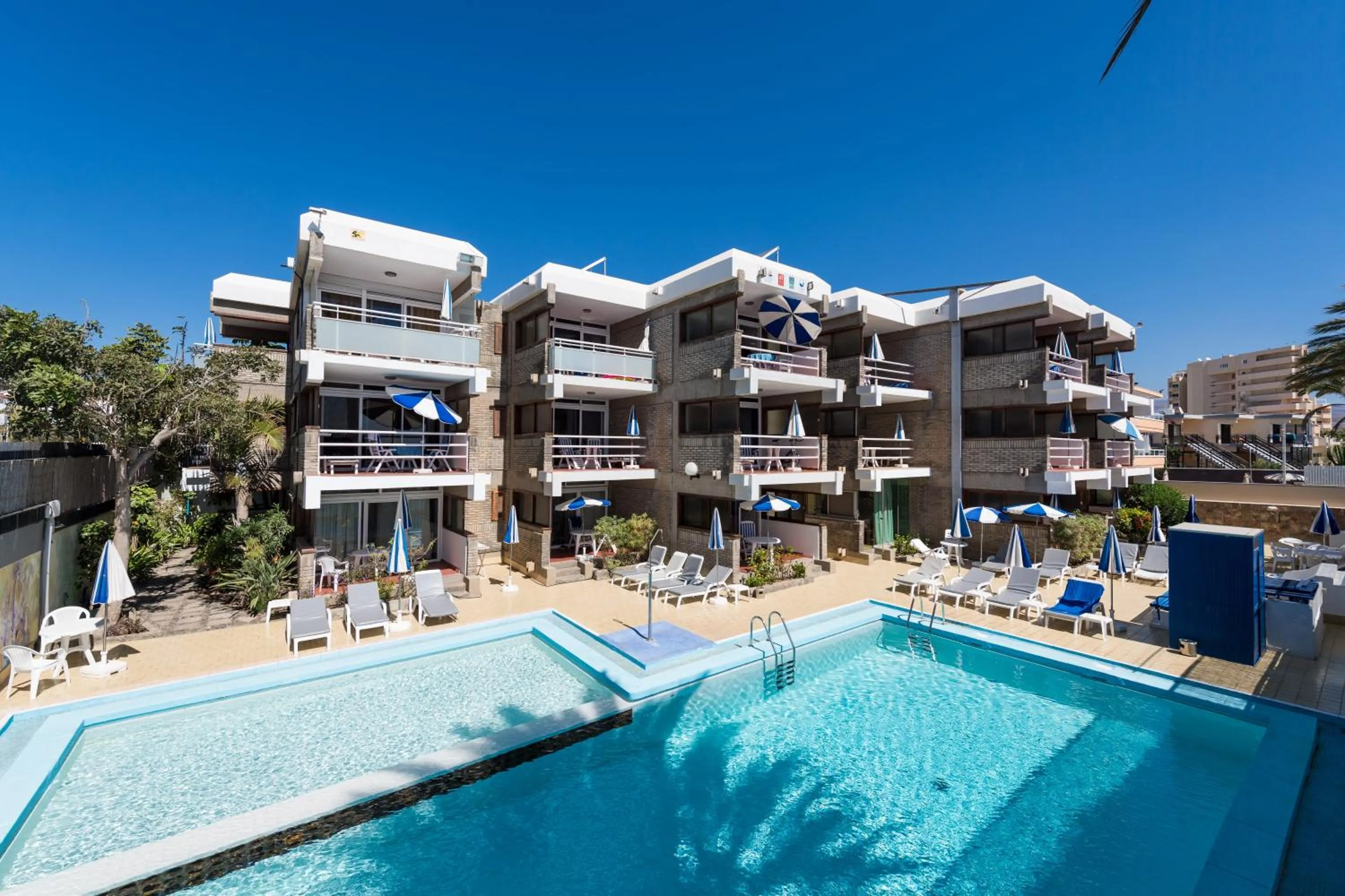 Property building in Apartamentos El Paseo