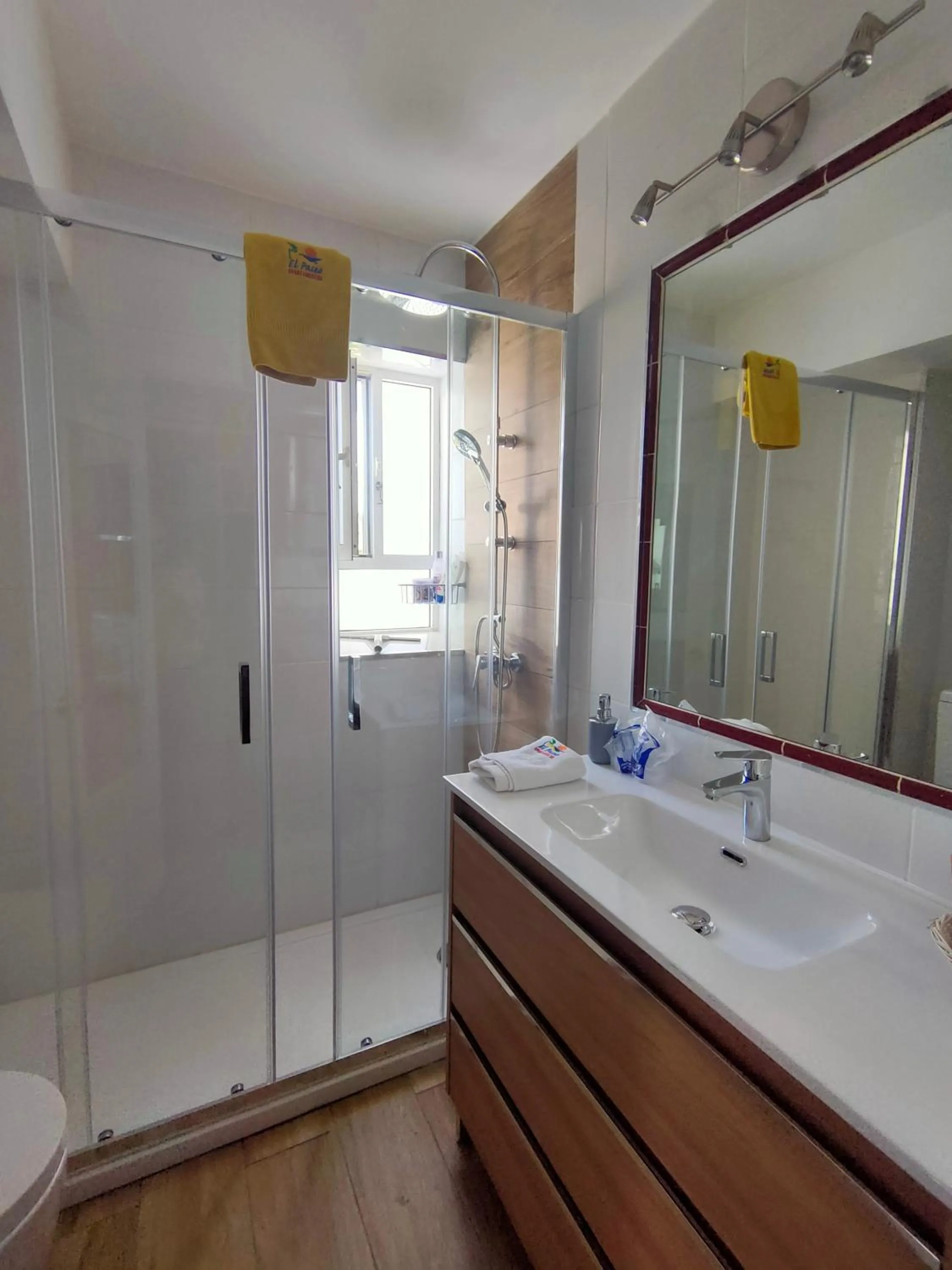 Bathroom in Apartamentos El Paseo