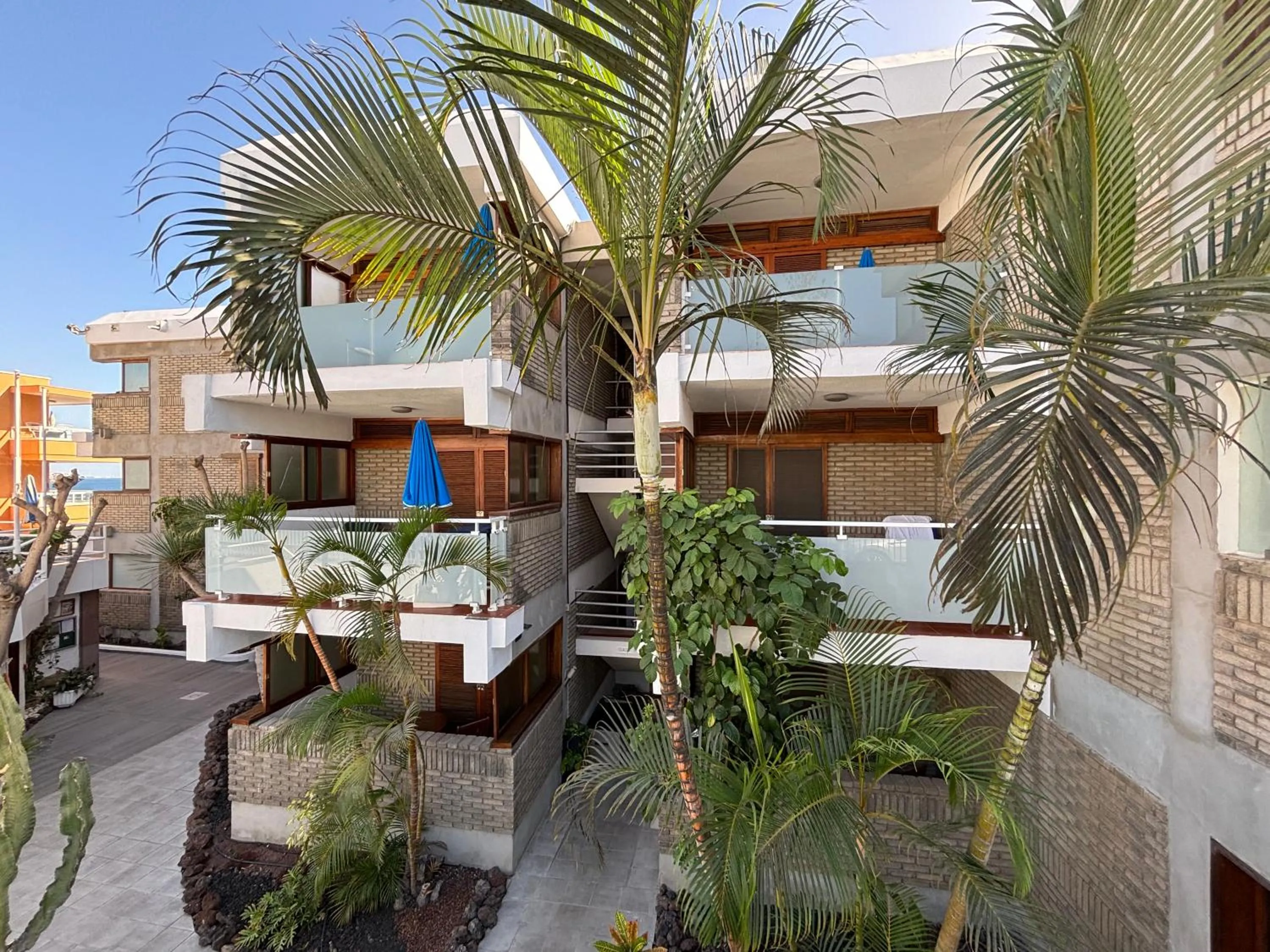 Property building in Apartamentos El Paseo