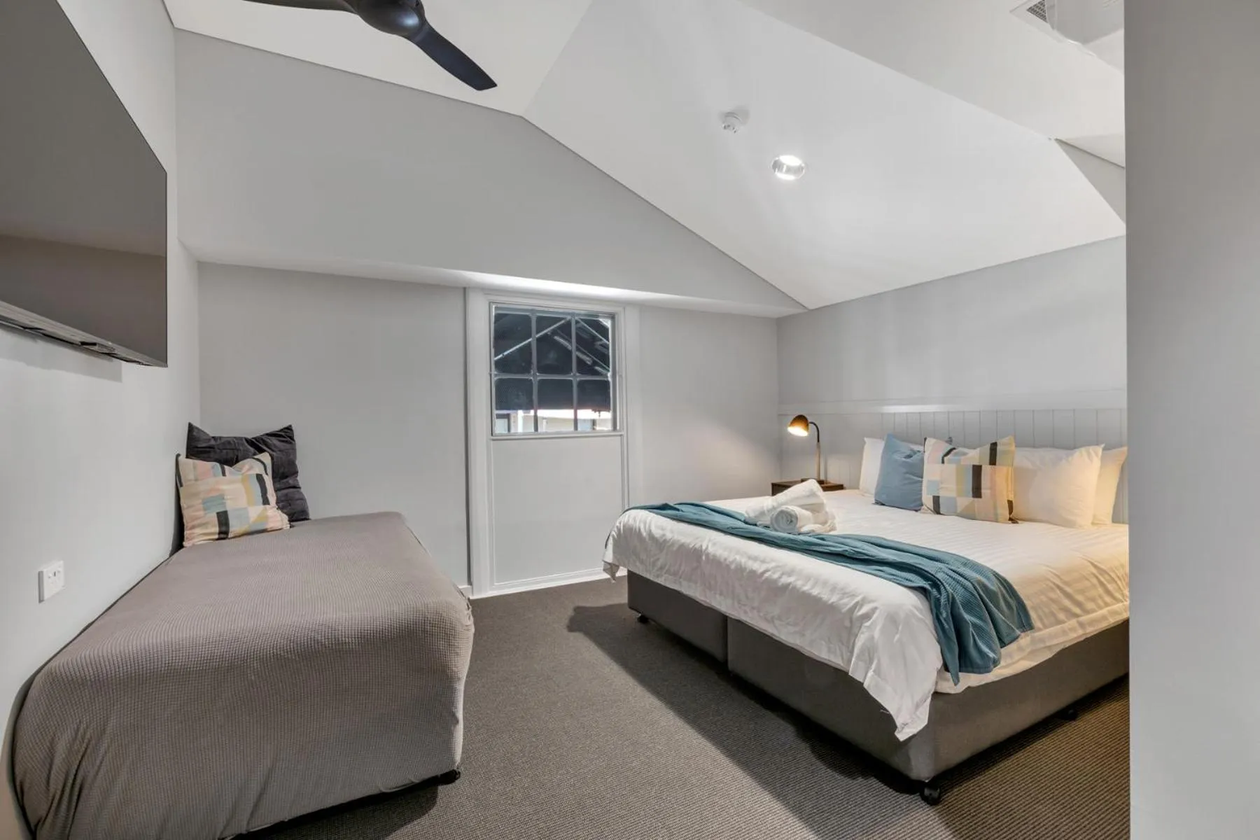 Bedroom, Bed in Gawler Arms Hotel