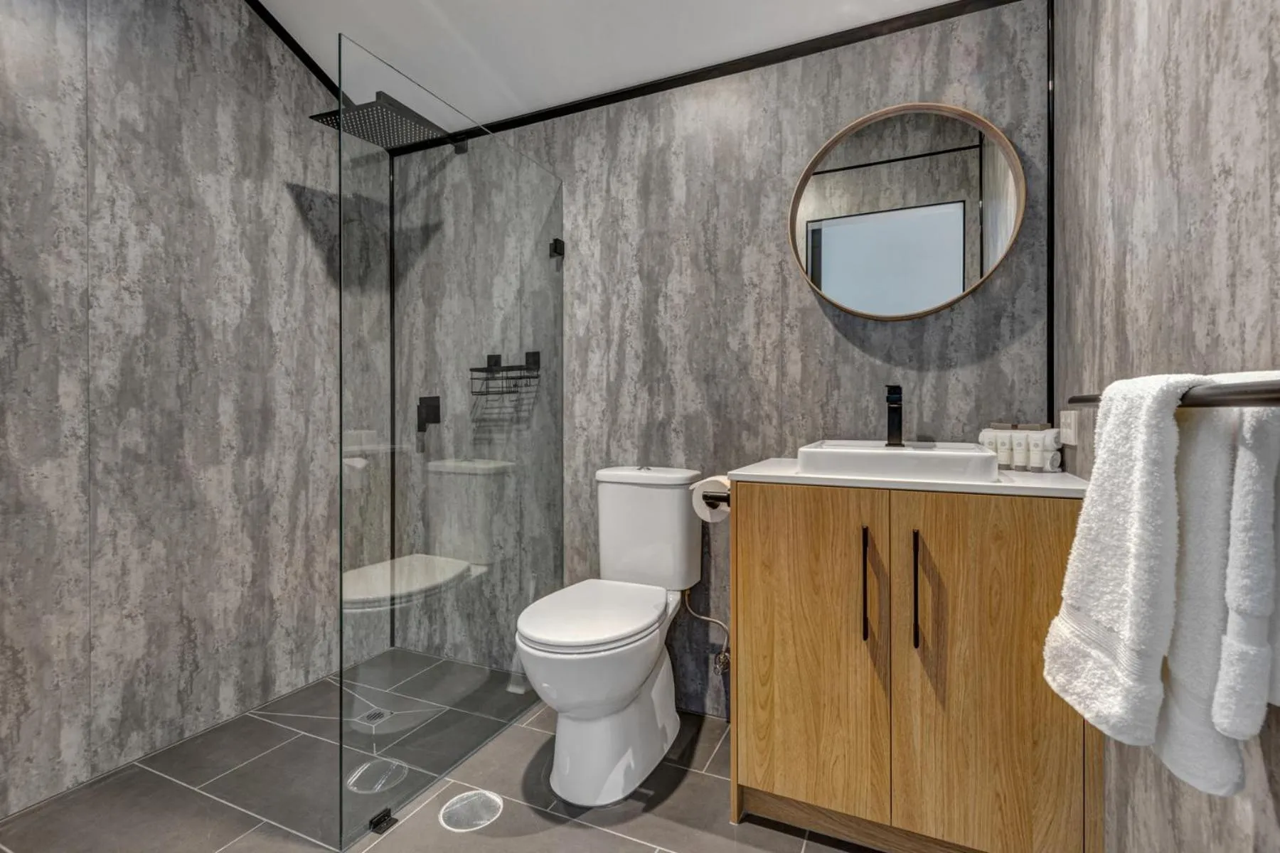 Shower in Gawler Arms Hotel