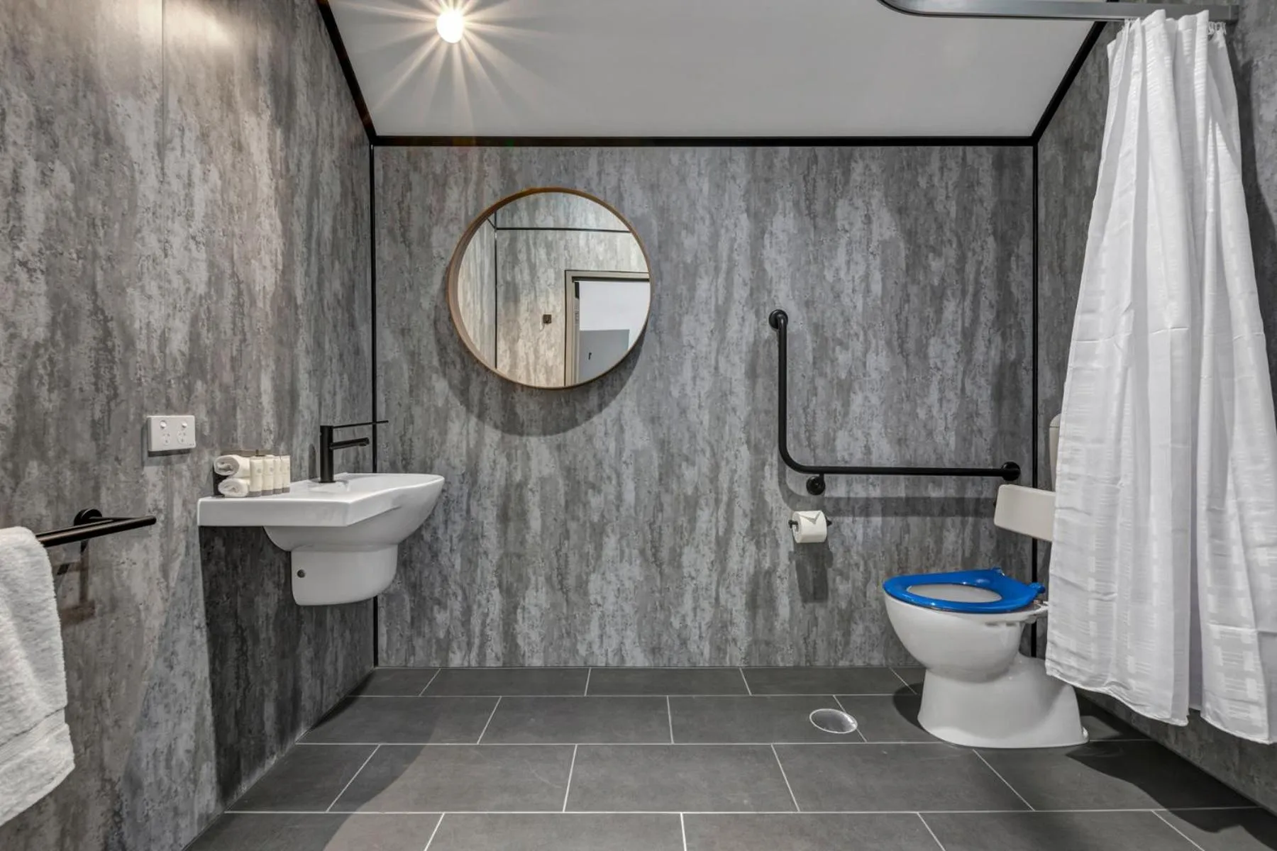 Toilet in Gawler Arms Hotel