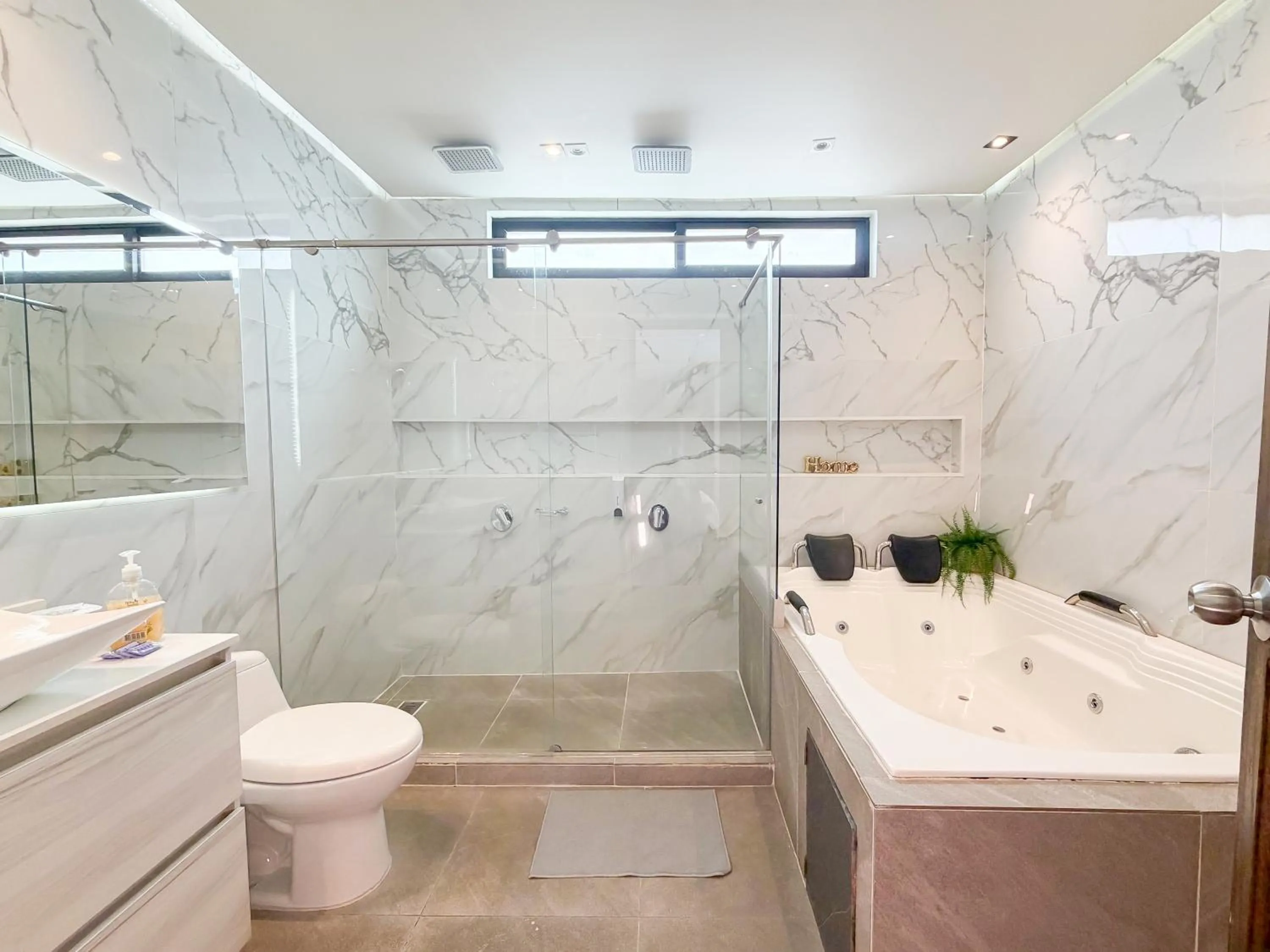 Toilet in Hotel Recuerdos de mi Tierra El Poblado Provenza