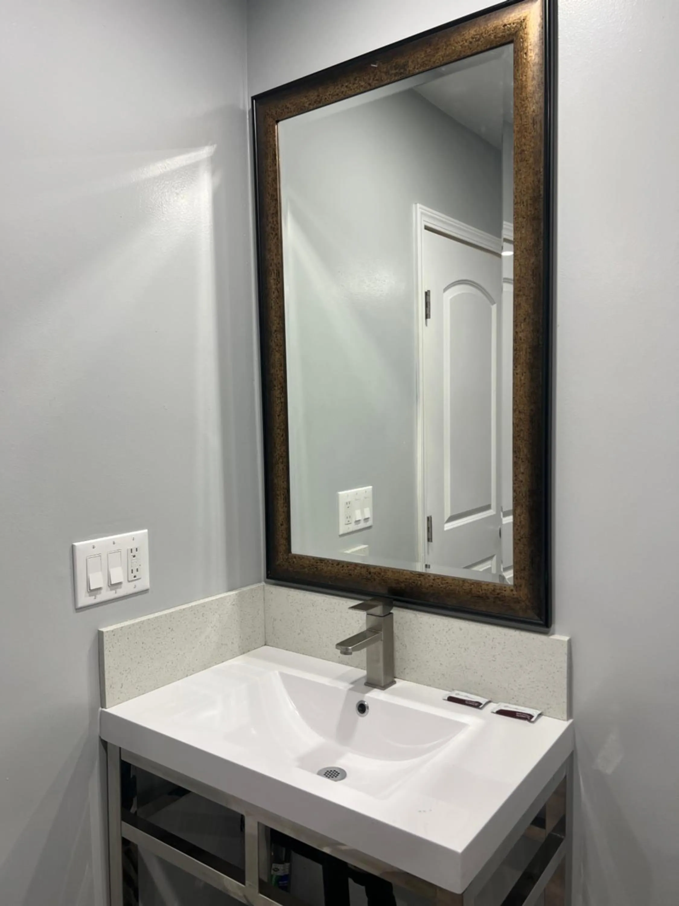 Bathroom in Pine tree inn