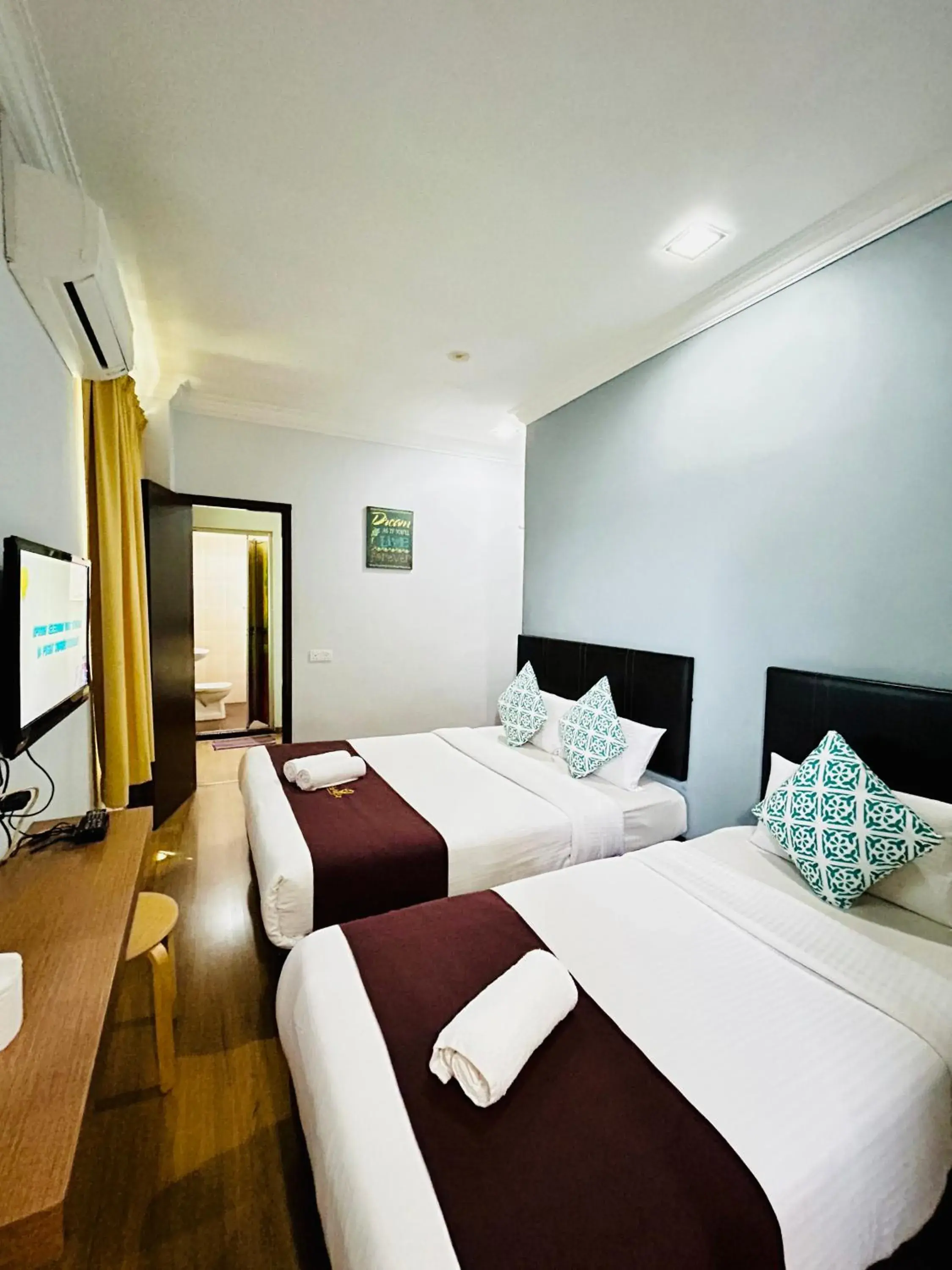 Bed in CHARISMA HOTEL Bed in CHARISMA HOTEL