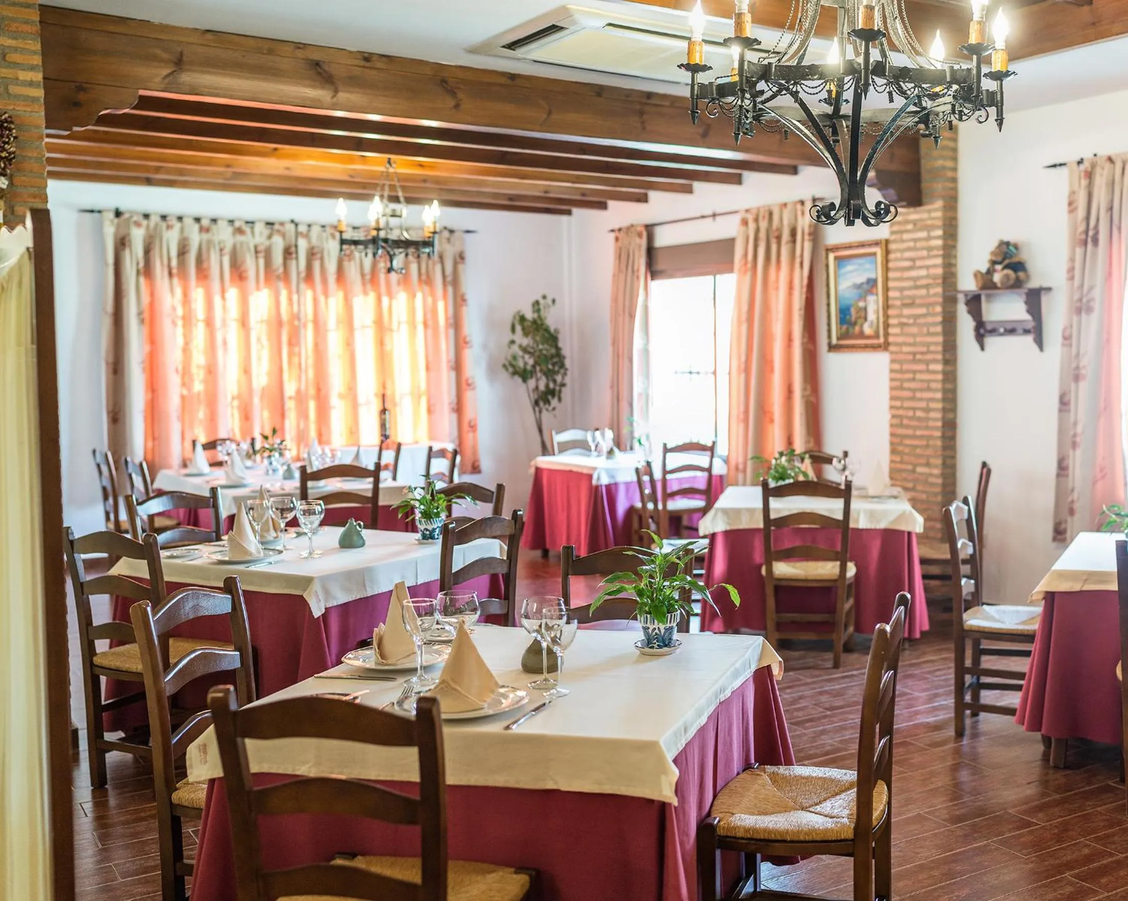 Restaurant/places to eat in Cortijo De Tajar