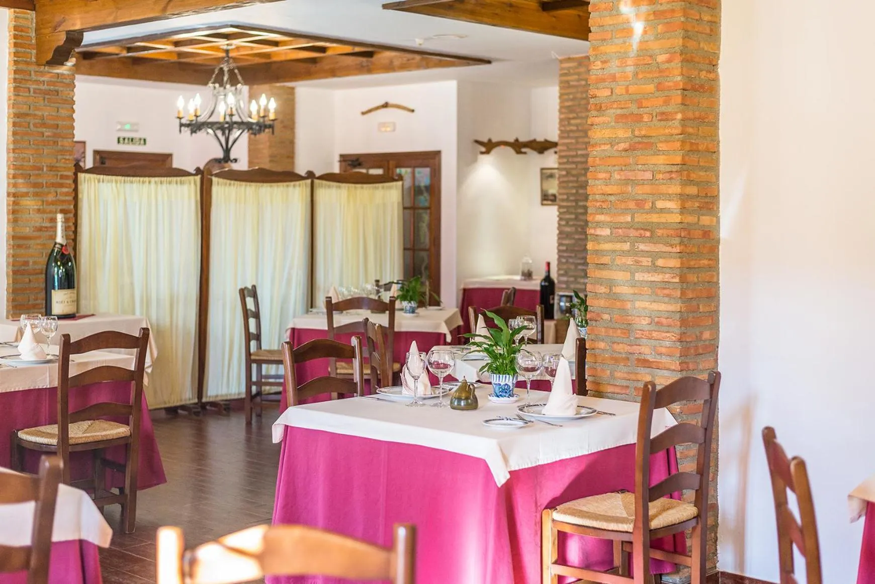 Restaurant/places to eat in Cortijo De Tajar