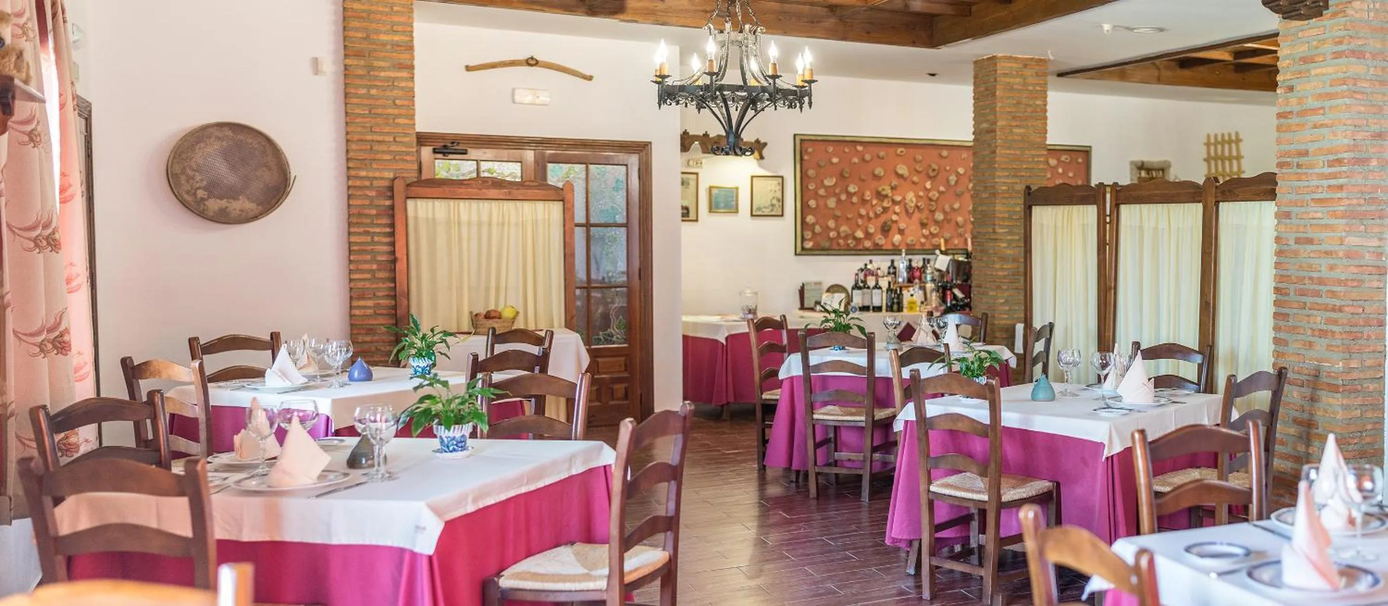 Restaurant/places to eat in Cortijo De Tajar