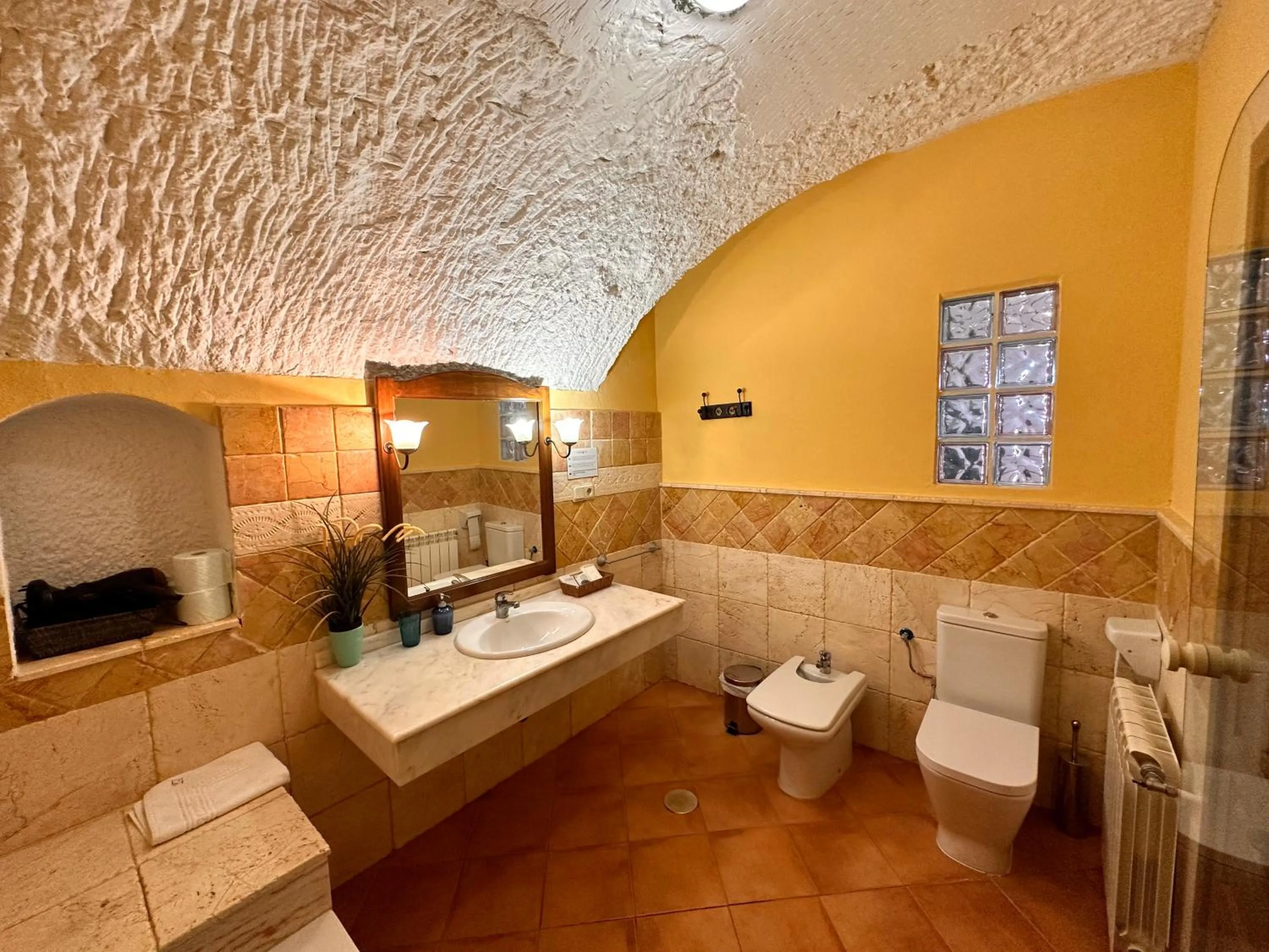Bathroom in Cuevas La Granja