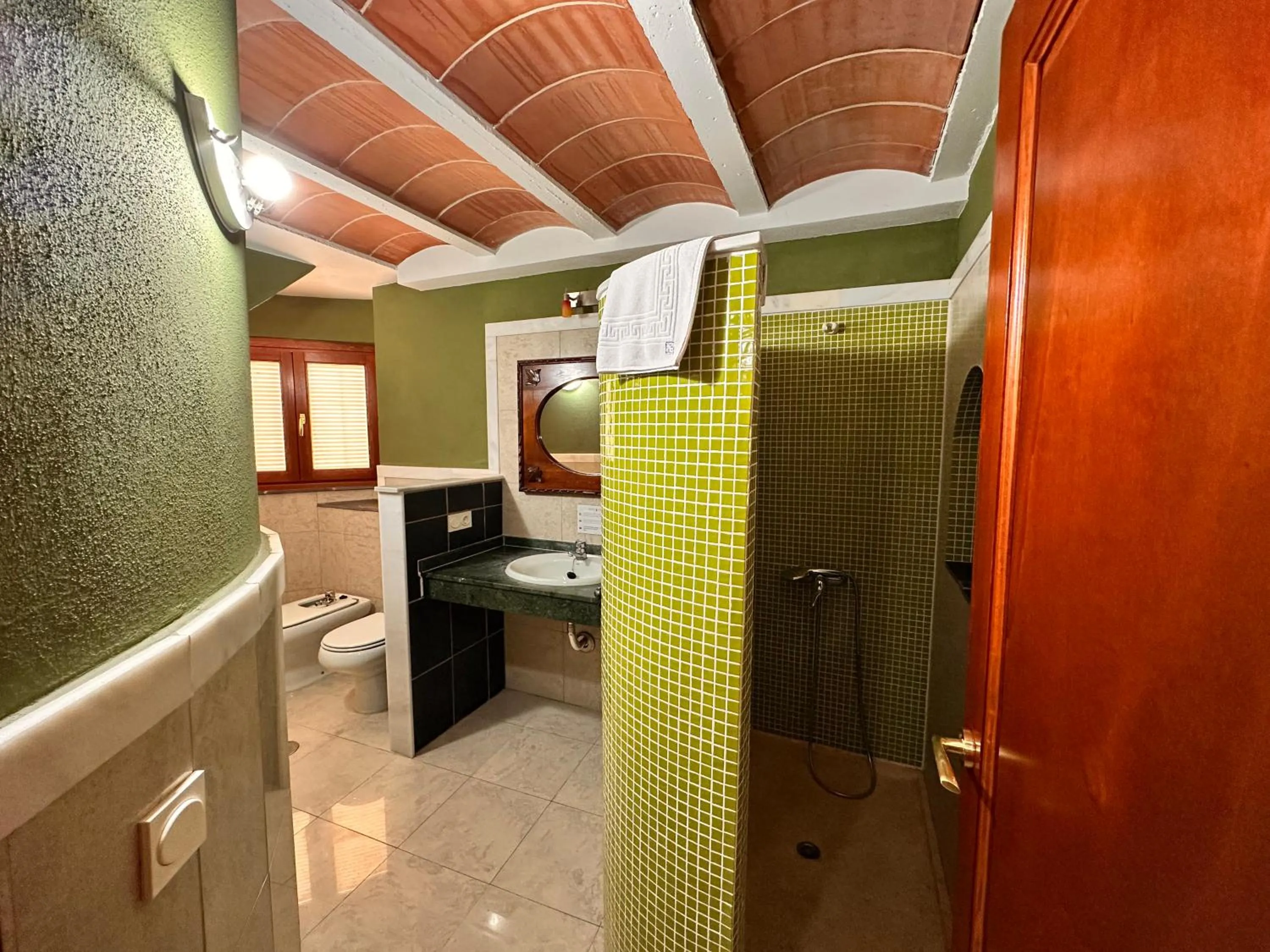 Shower in Cuevas La Granja