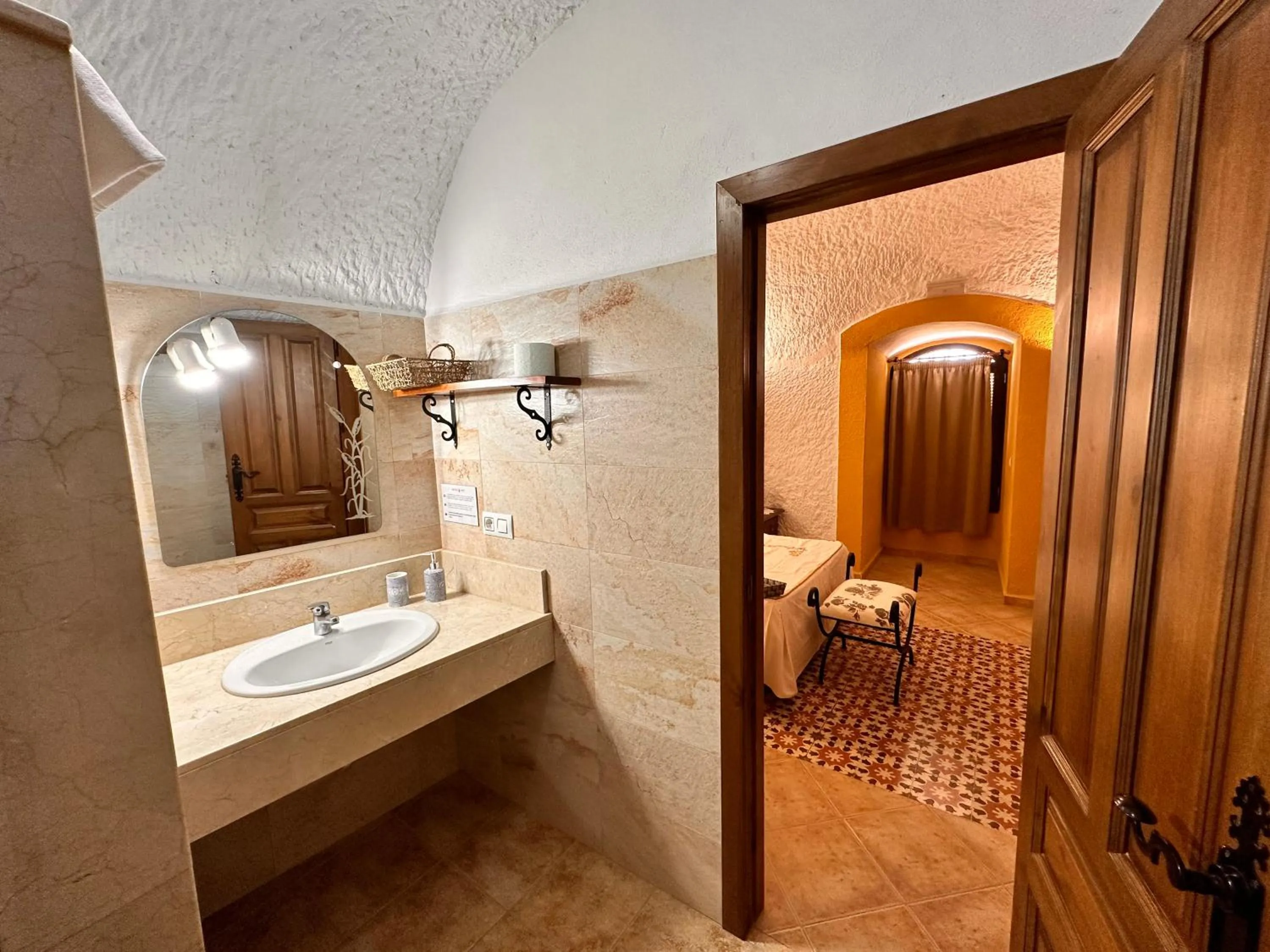 Shower in Cuevas La Granja