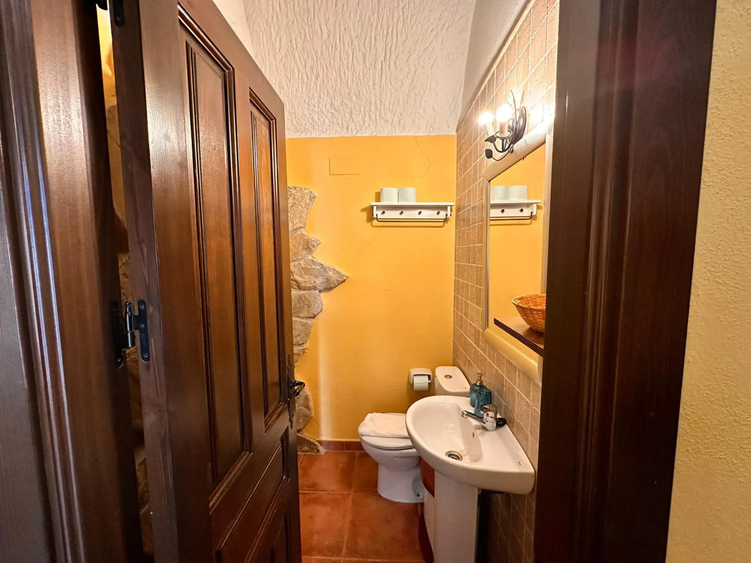 Twin Room in Cave in Cuevas La Granja Twin Room in Cave in Cuevas La Granja