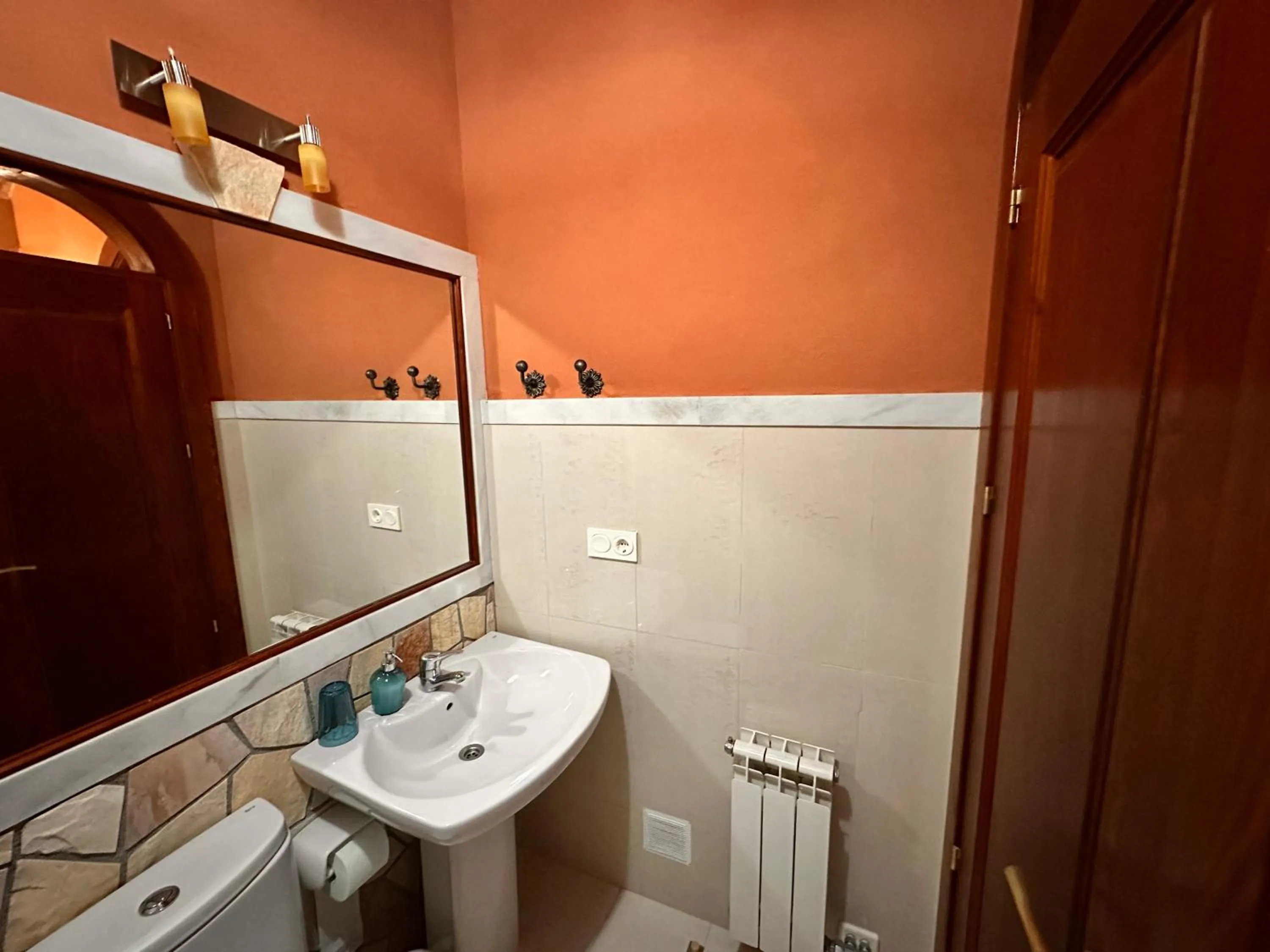 Toilet in Cuevas La Granja