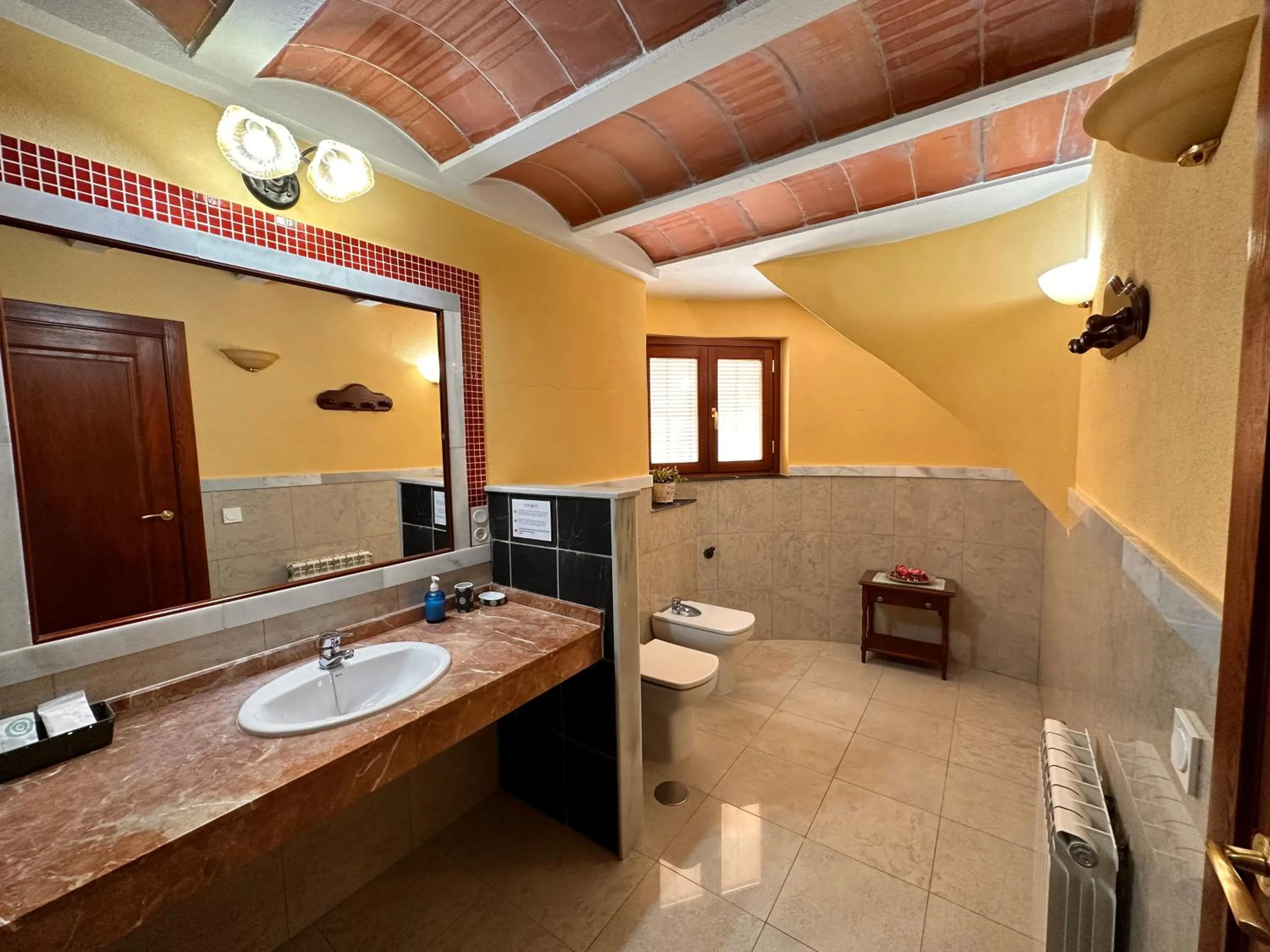 Toilet in Cuevas La Granja