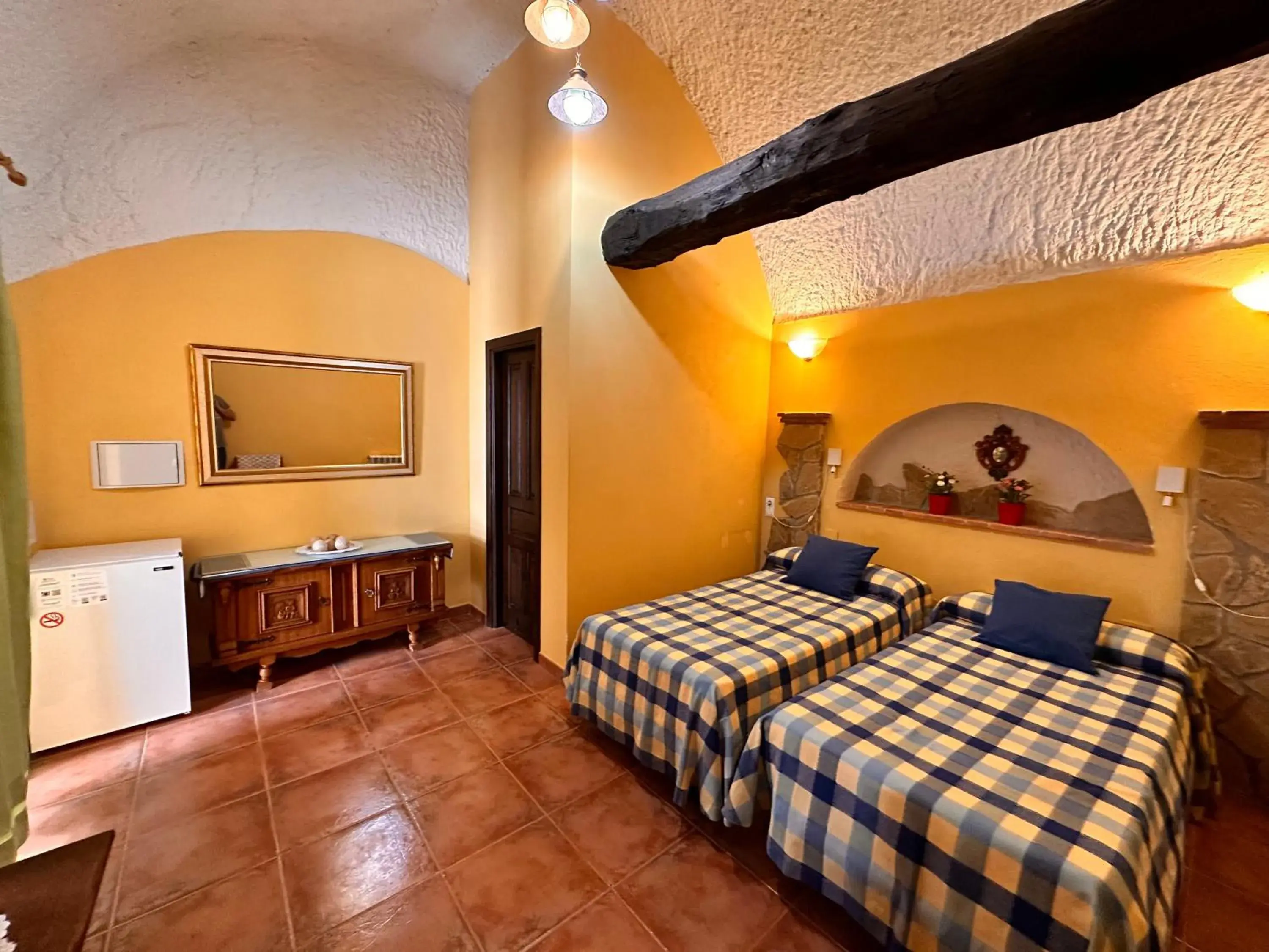 Twin Room in Cave in Cuevas La Granja Twin Room in Cave in Cuevas La Granja