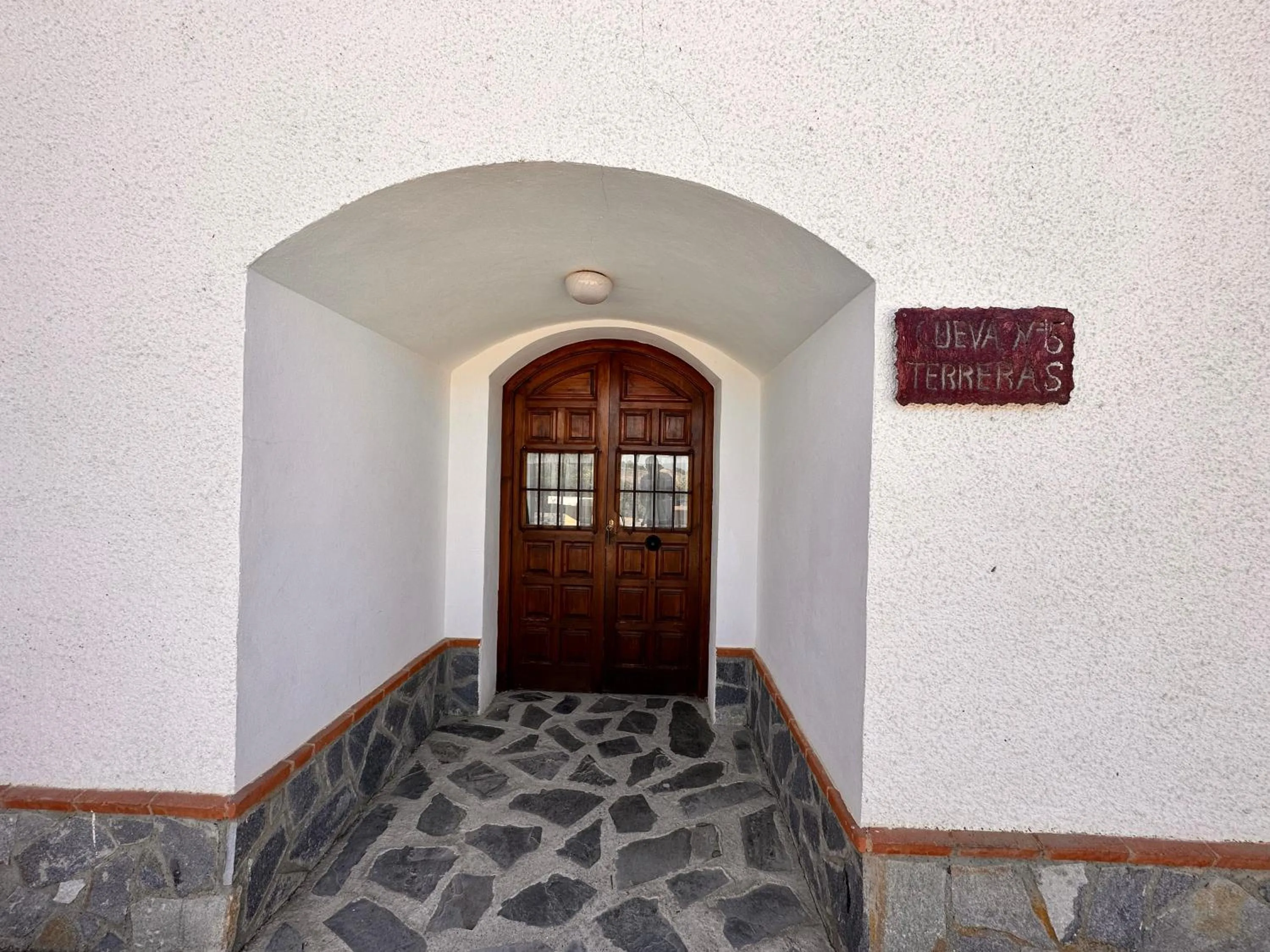 Facade/entrance in Cuevas La Granja