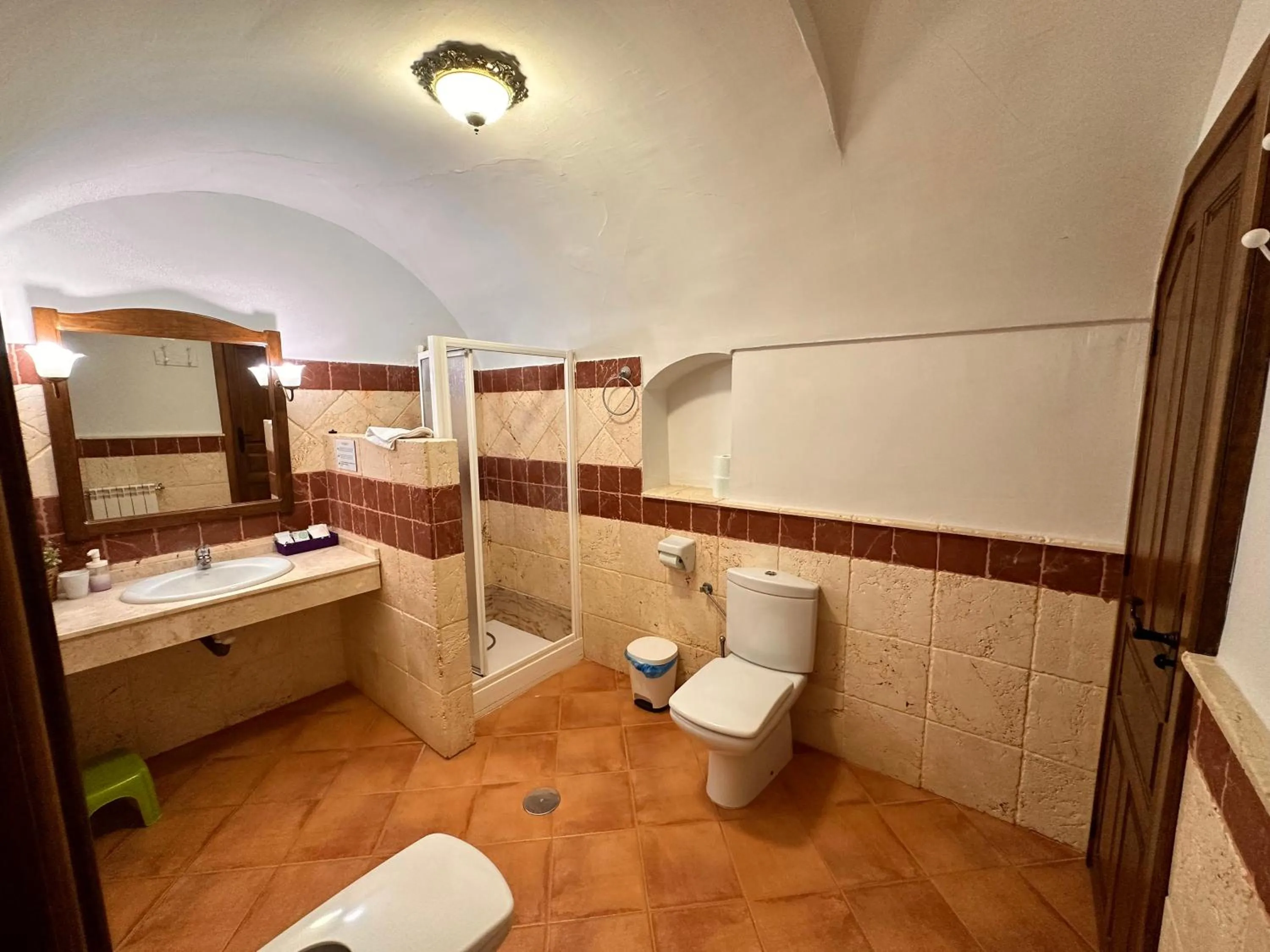 Shower in Cuevas La Granja