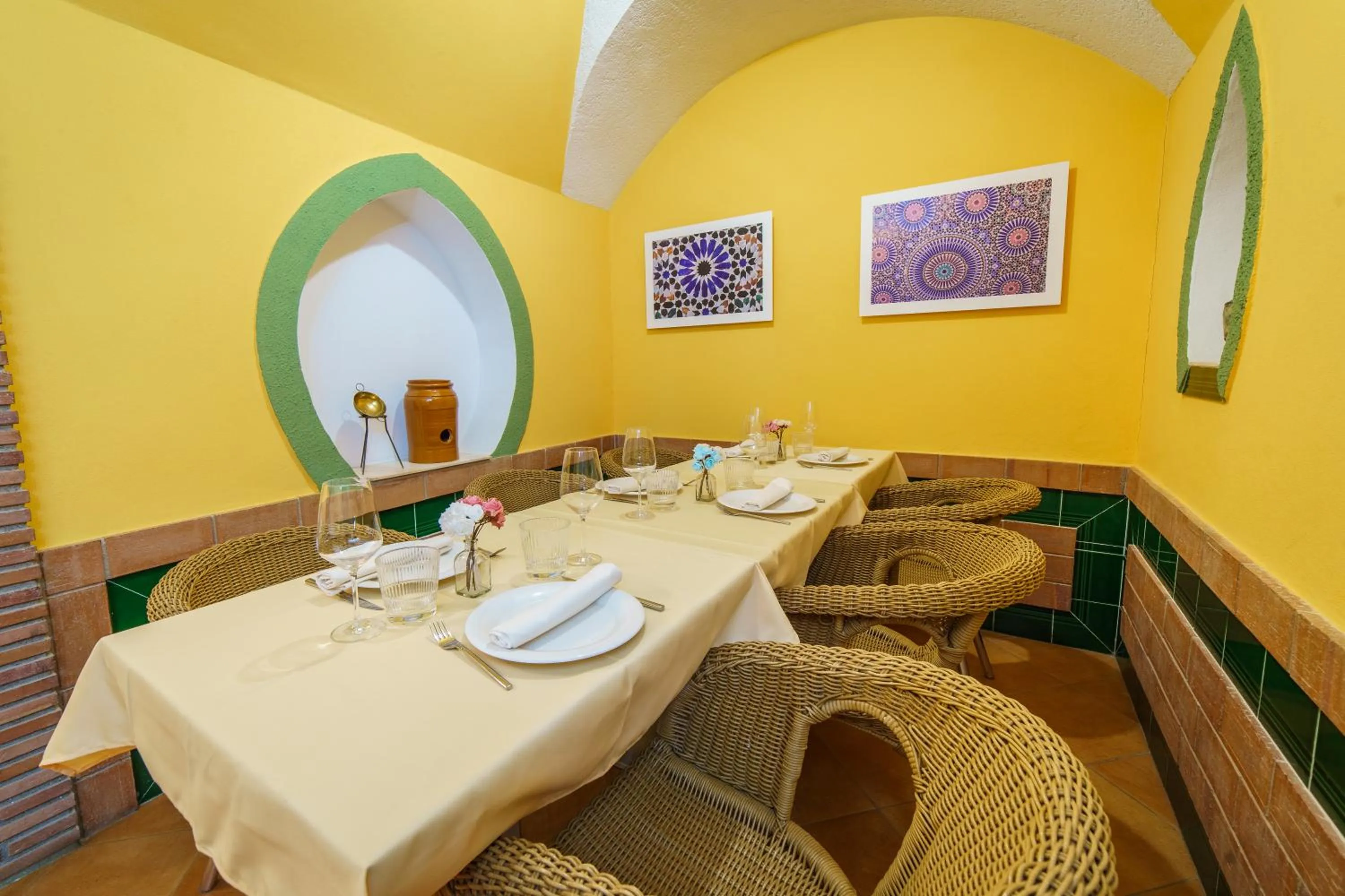 Restaurant/places to eat in Cuevas La Granja