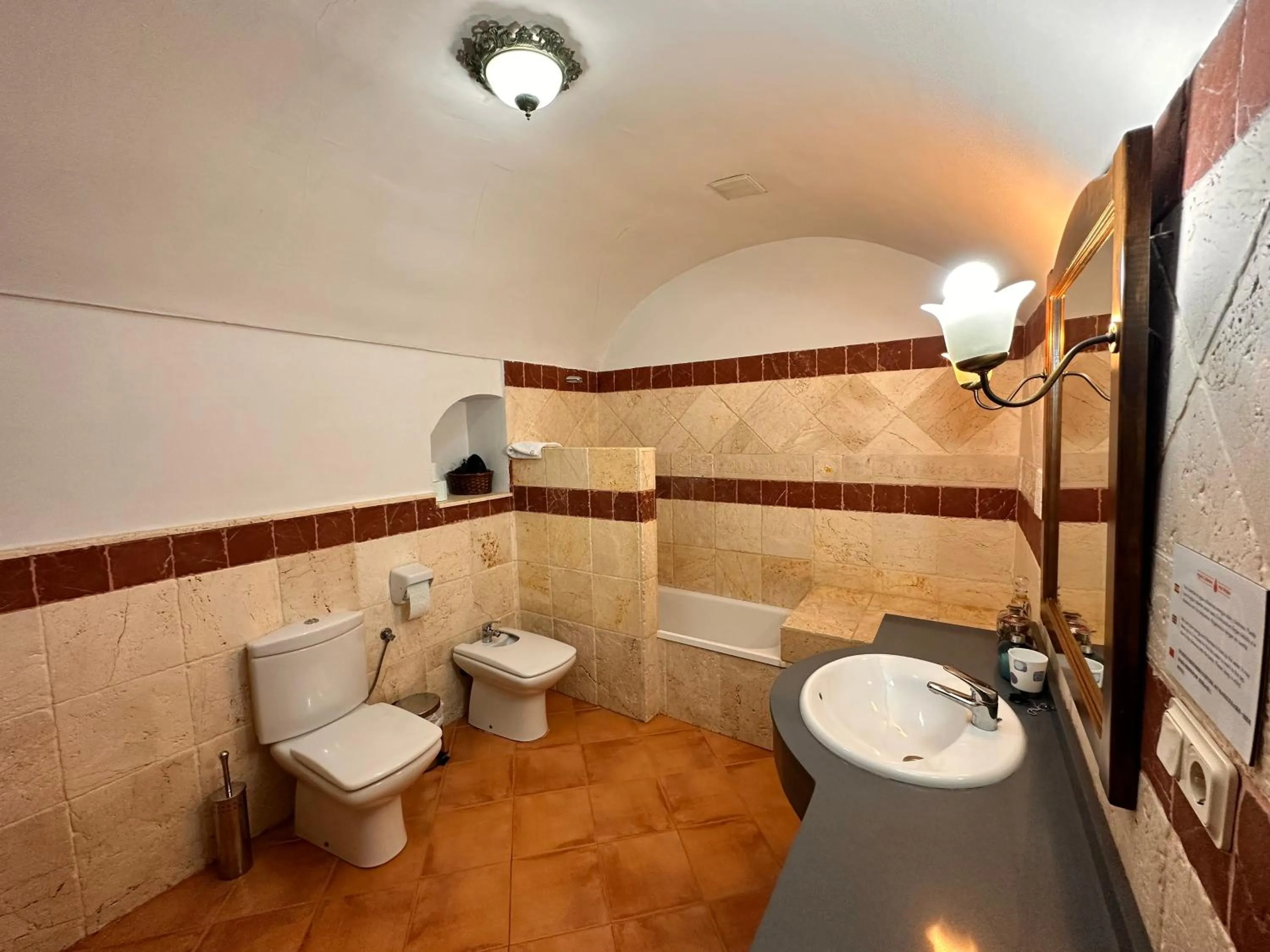 Toilet in Cuevas La Granja