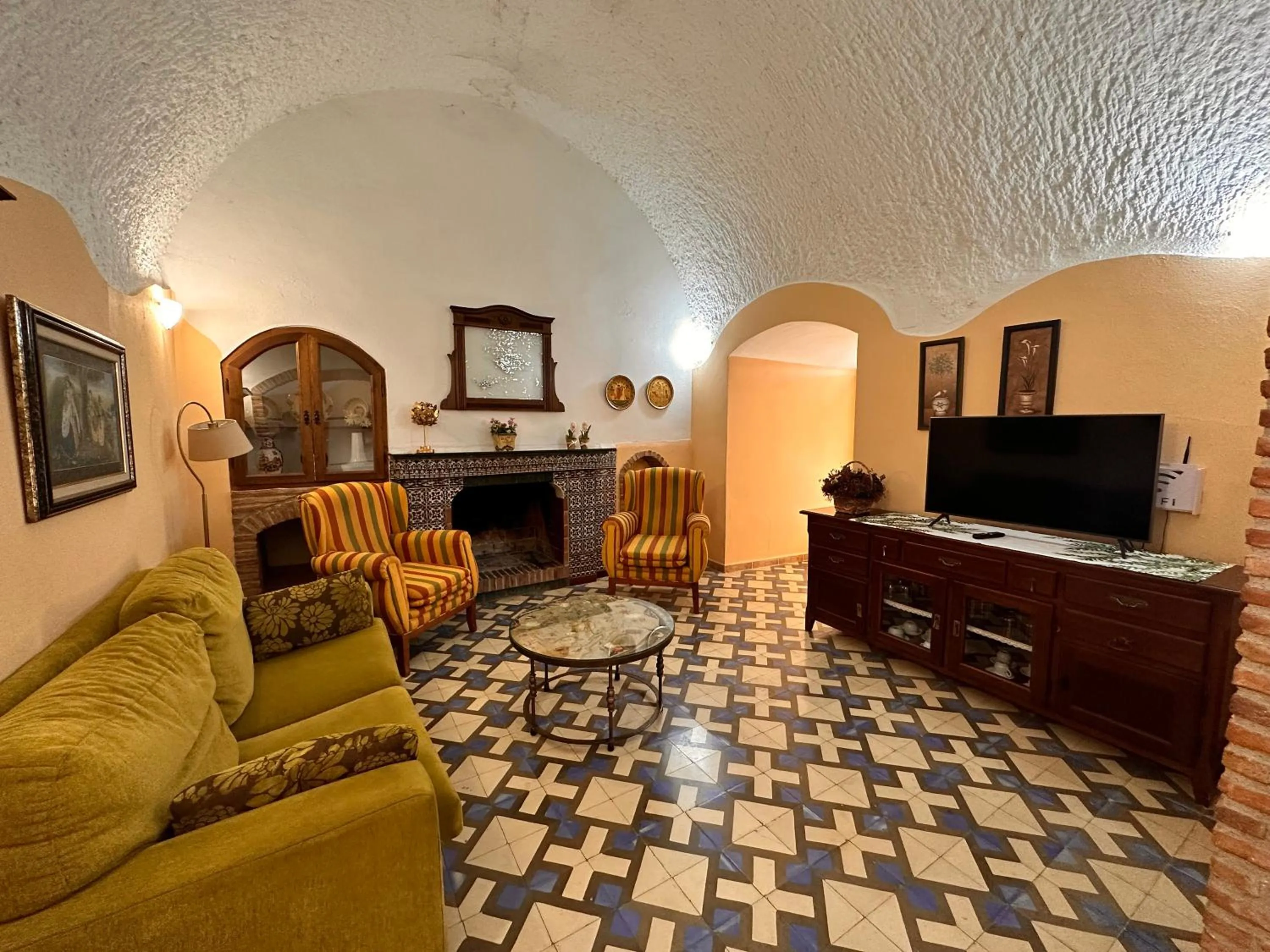 TV and multimedia in Cuevas La Granja