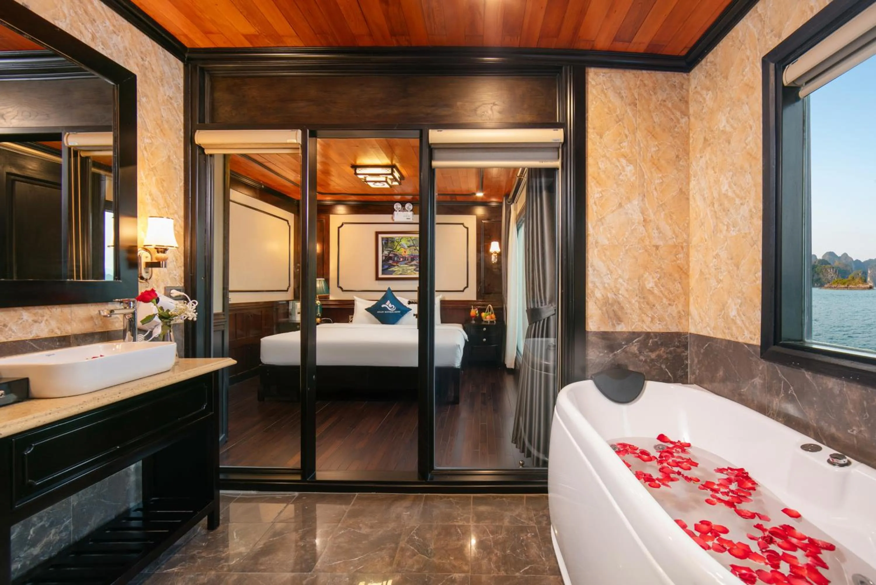 Photo of the whole room, Bed in Arcady Boutique Cruise