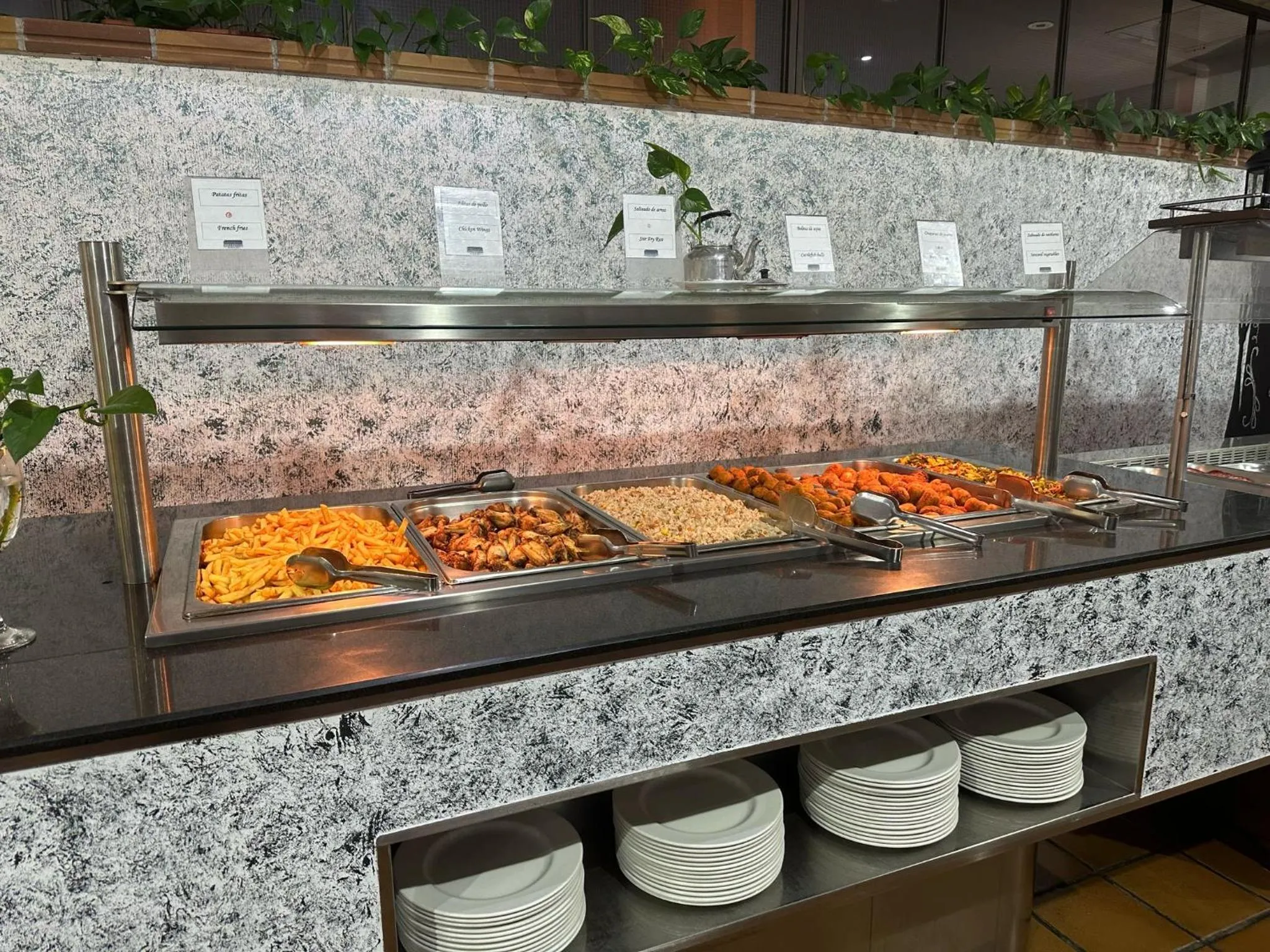 Restaurant/places to eat in Hotel Almagro