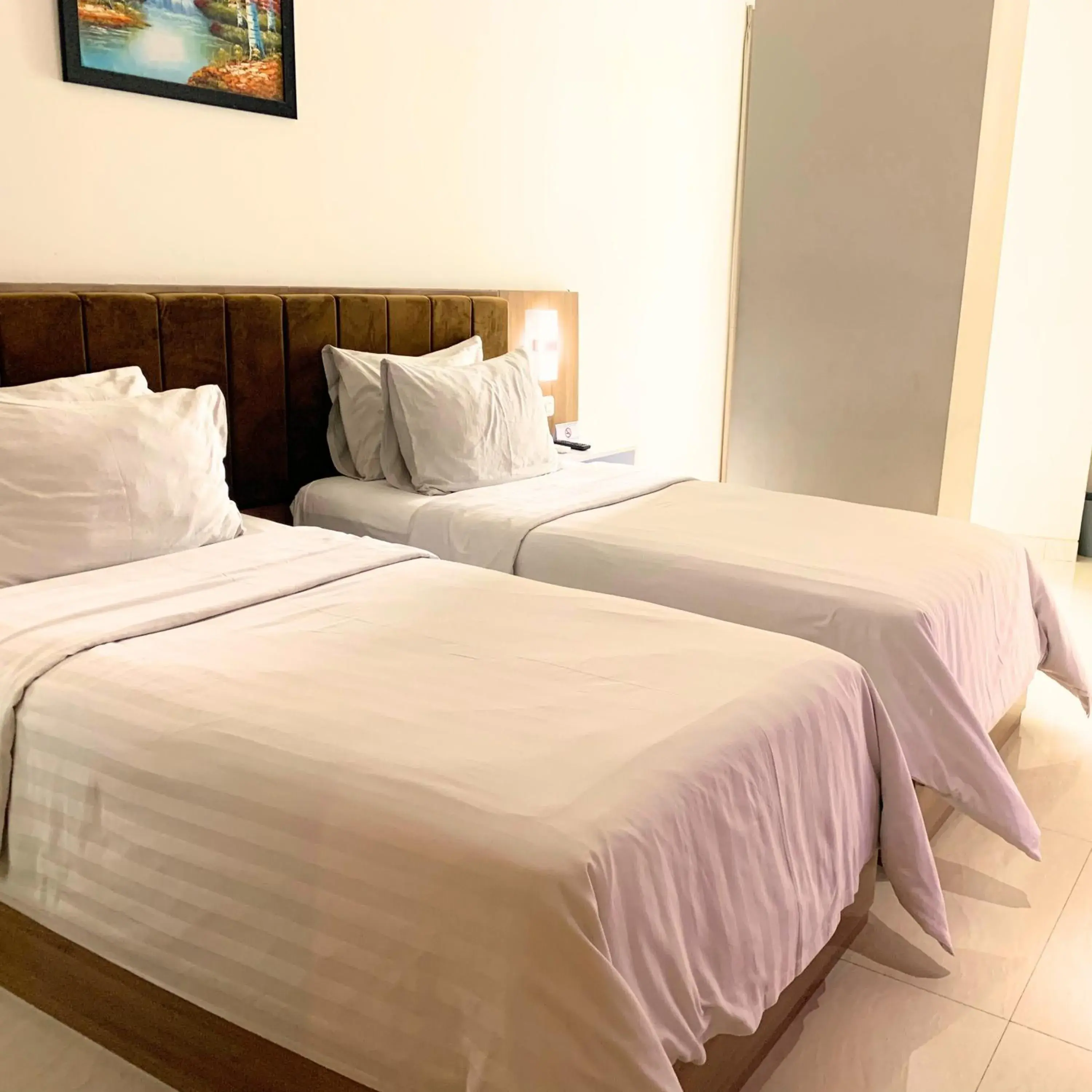 Superior Twin Room in Surabaya River View Hotel Superior Twin Room in Surabaya River View Hotel