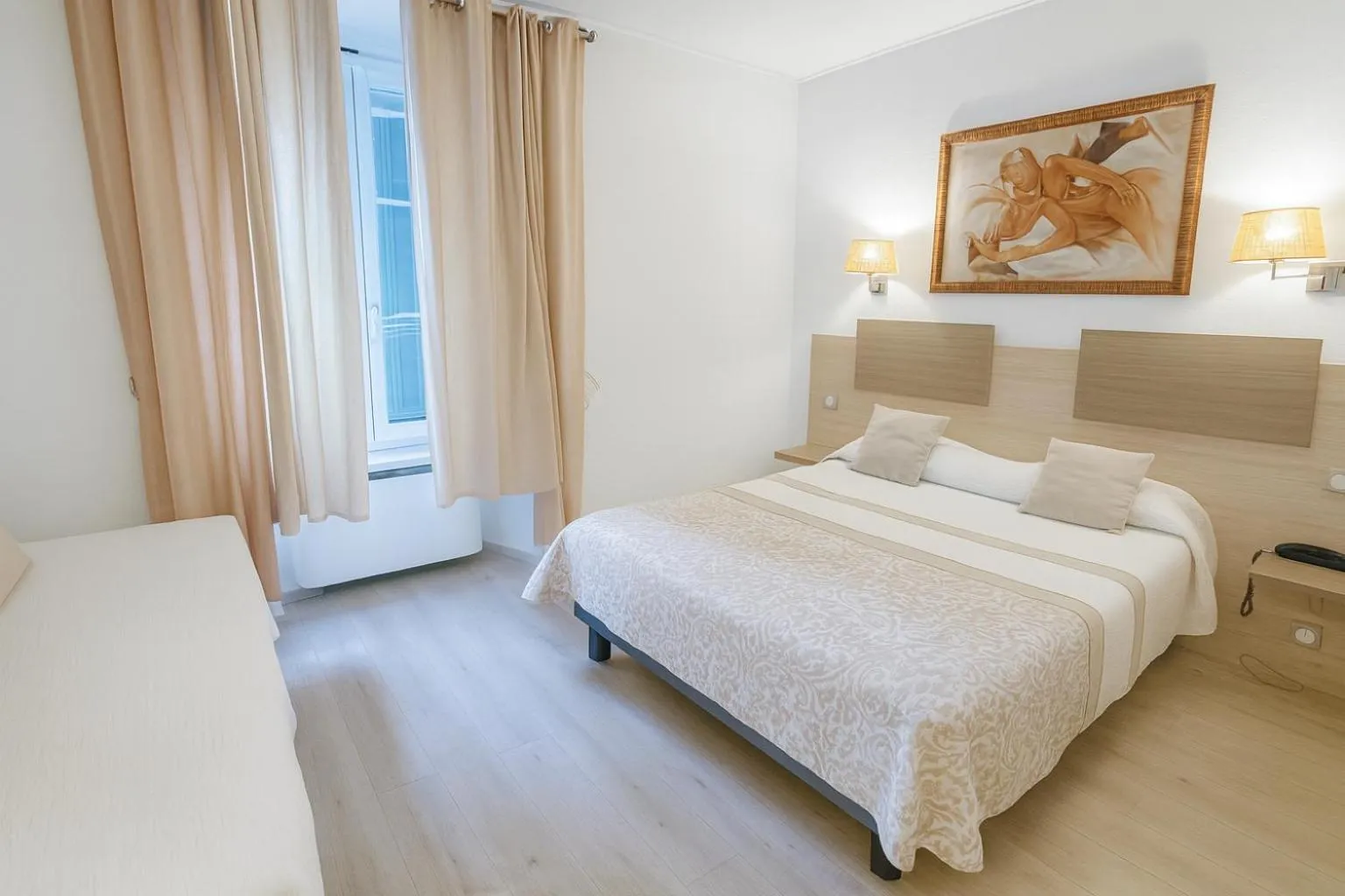 Bed in Hôtel du Nord