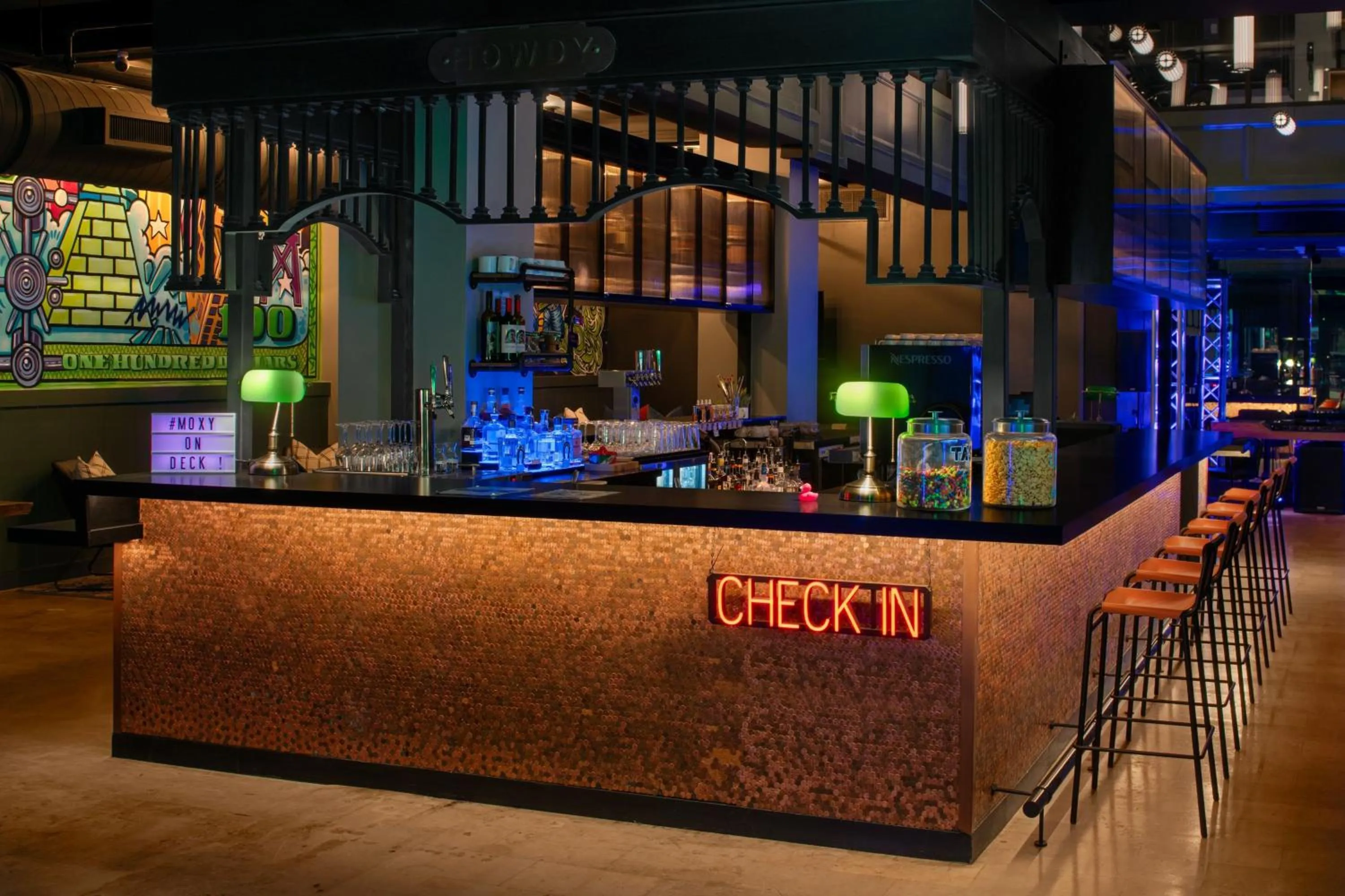 Lounge or bar in Moxy Houston Downtown