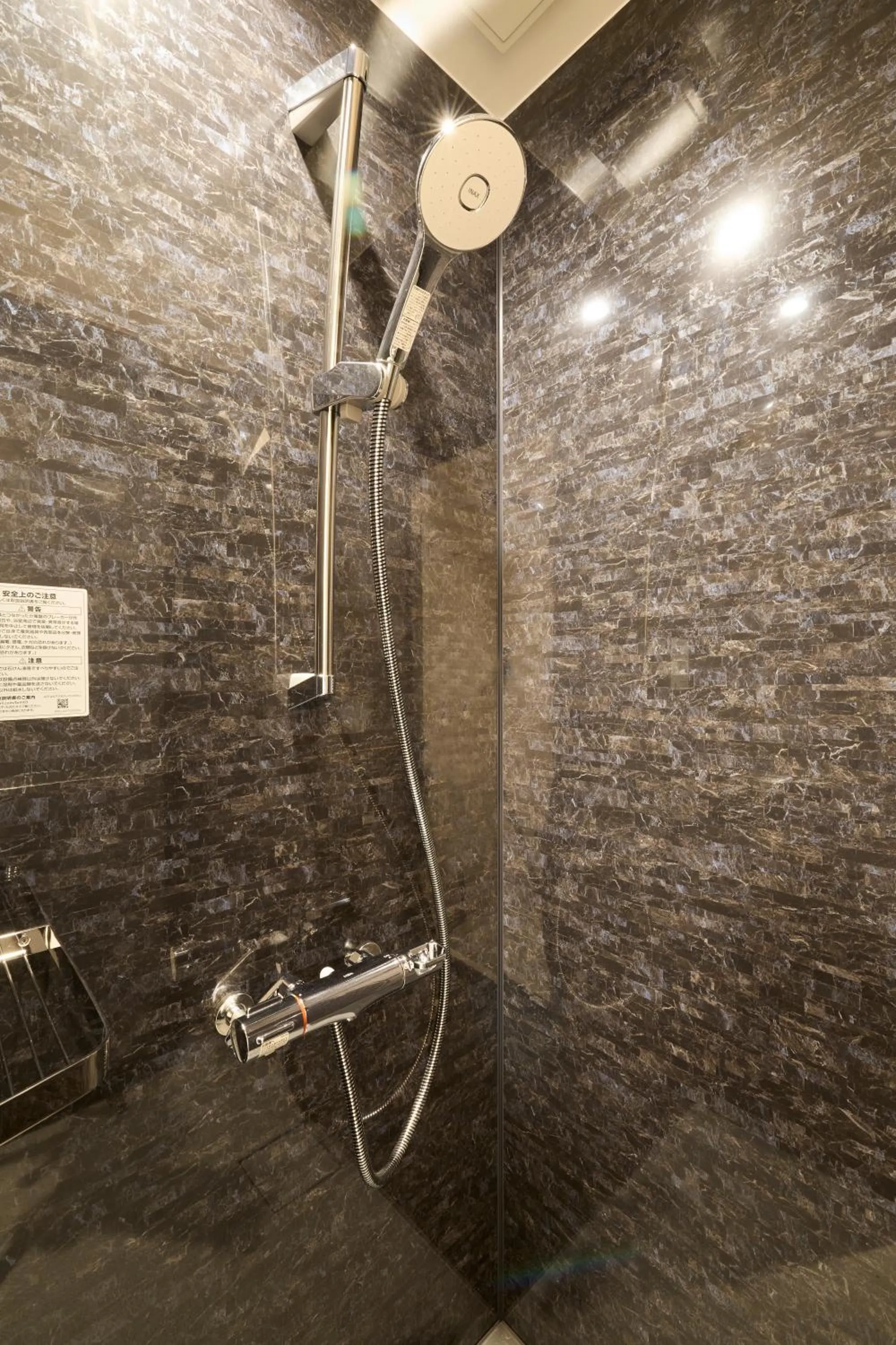 Shower in fav TOKYO RYOGOKU