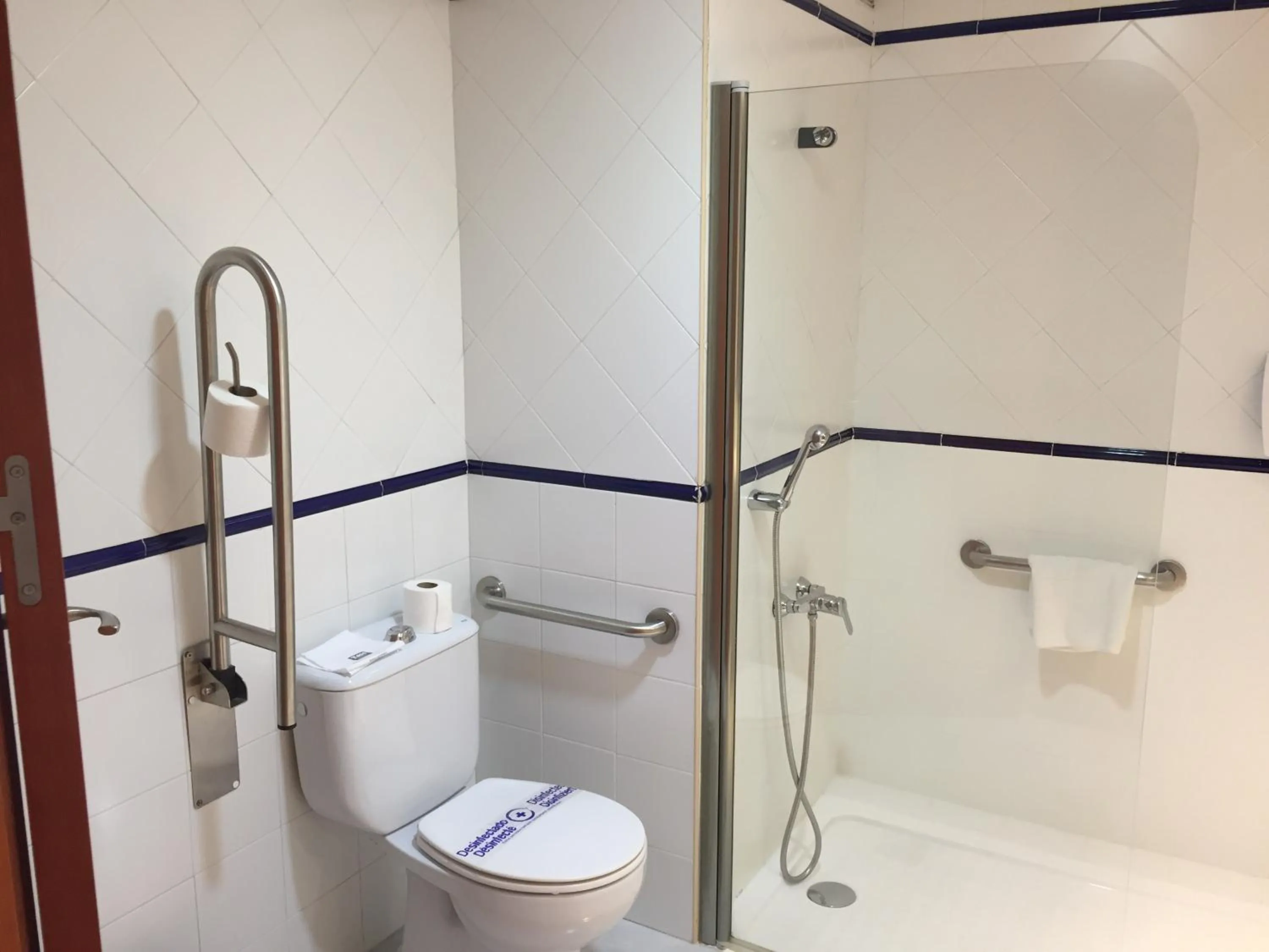 Bathroom in TRH Ciudad de Baeza