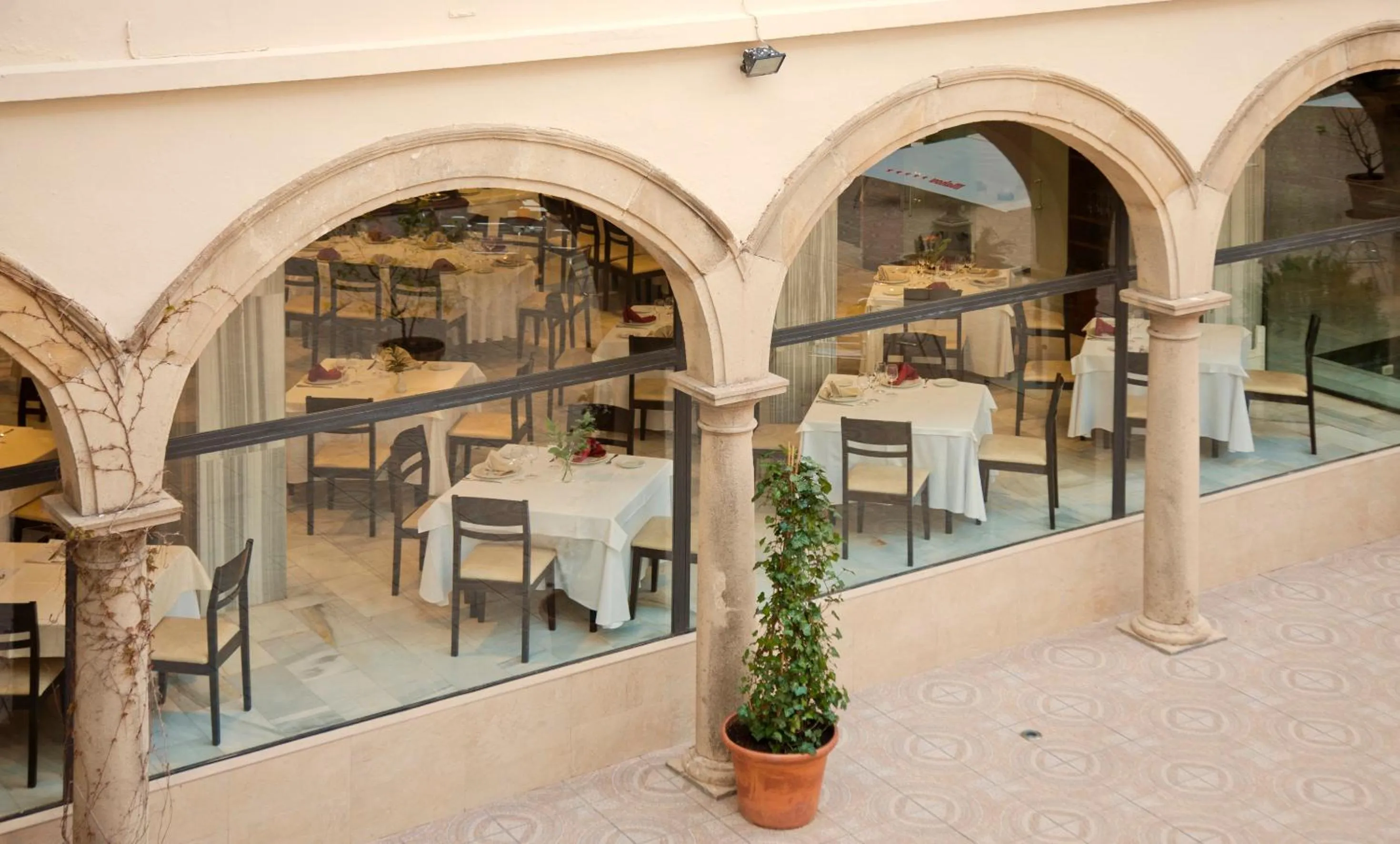 Restaurant/places to eat in TRH Ciudad de Baeza