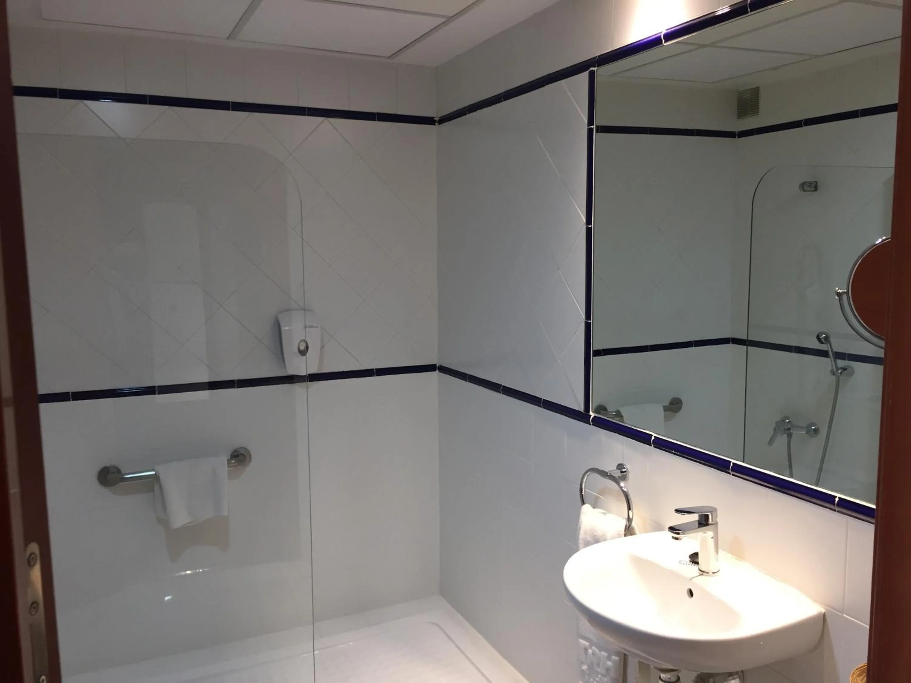 Bathroom in TRH Ciudad de Baeza