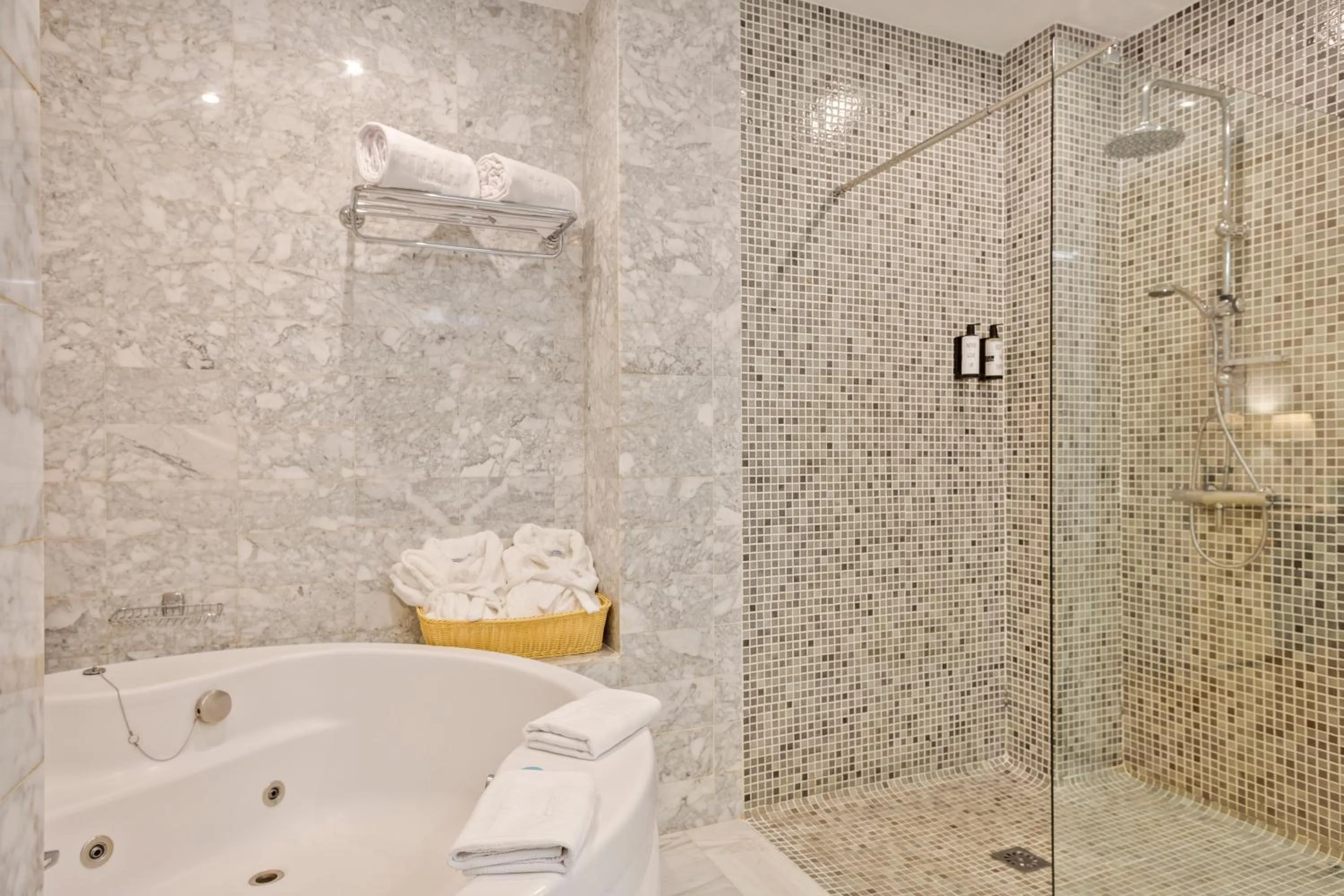 Shower in Hotel TRH La Motilla