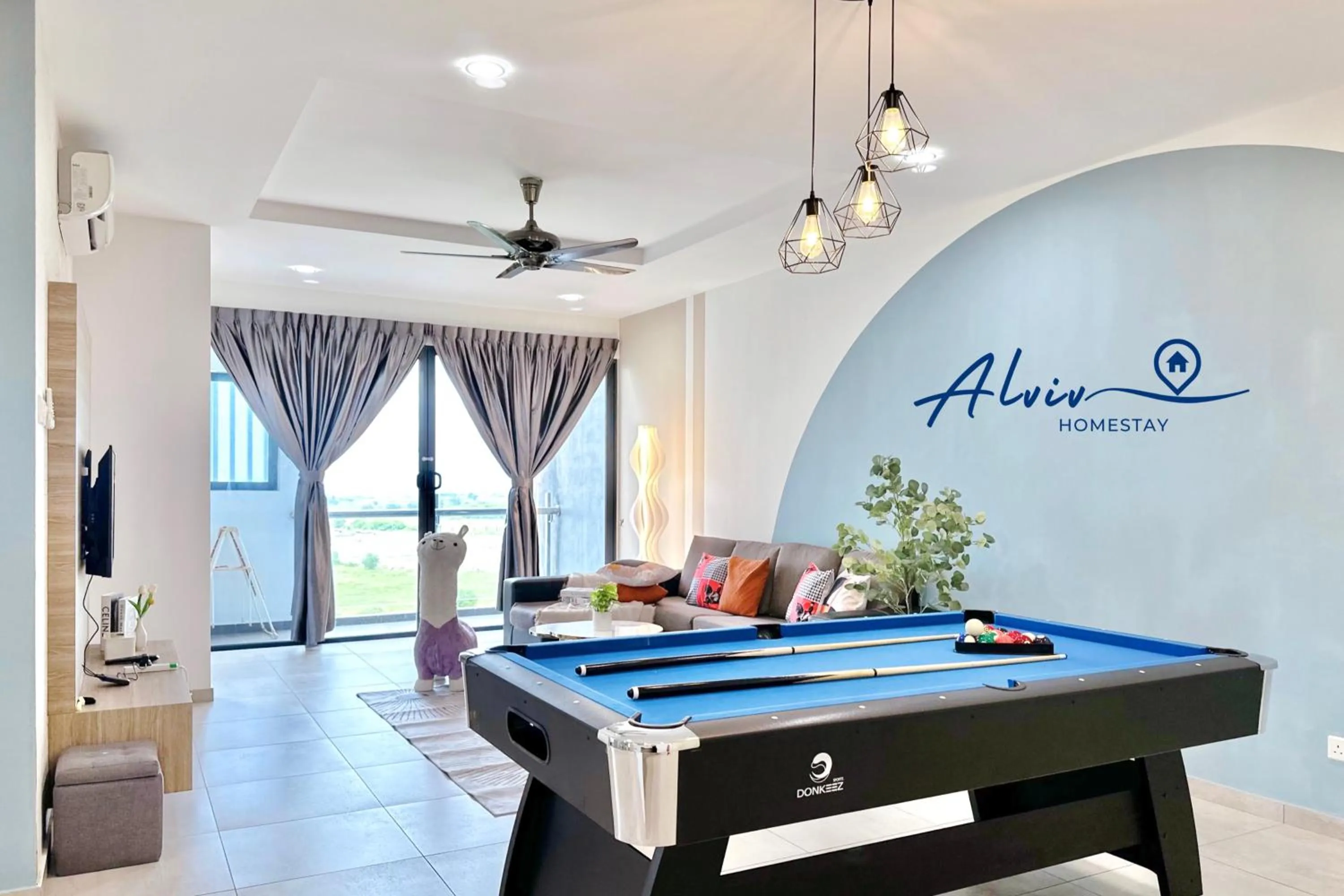 Living room in Atlantis Melaka I 5-10pax I 5min JonkerSt BY Alviv Management