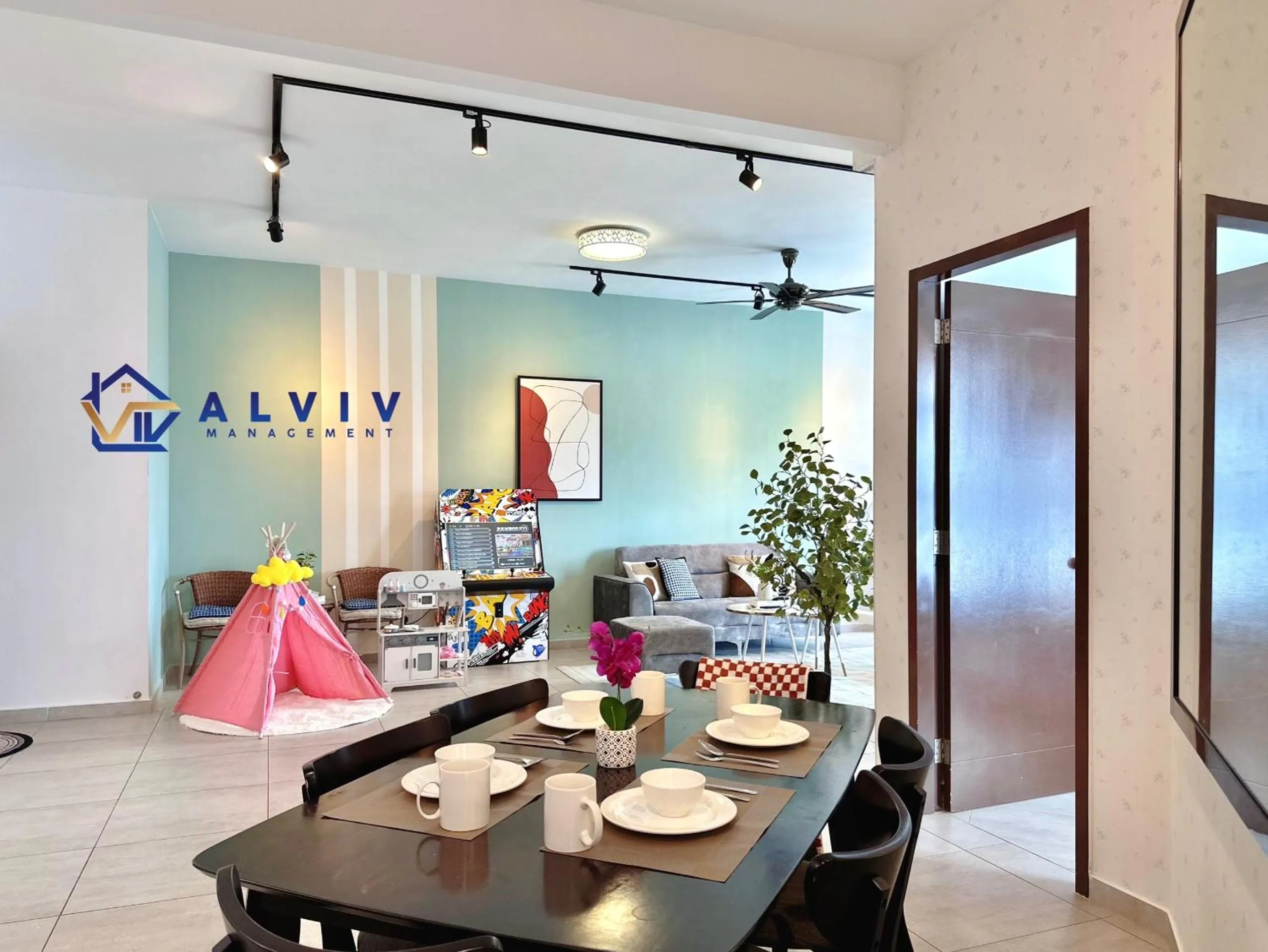 Dining area in Atlantis Melaka I 5-10pax I 5min JonkerSt BY Alviv Management