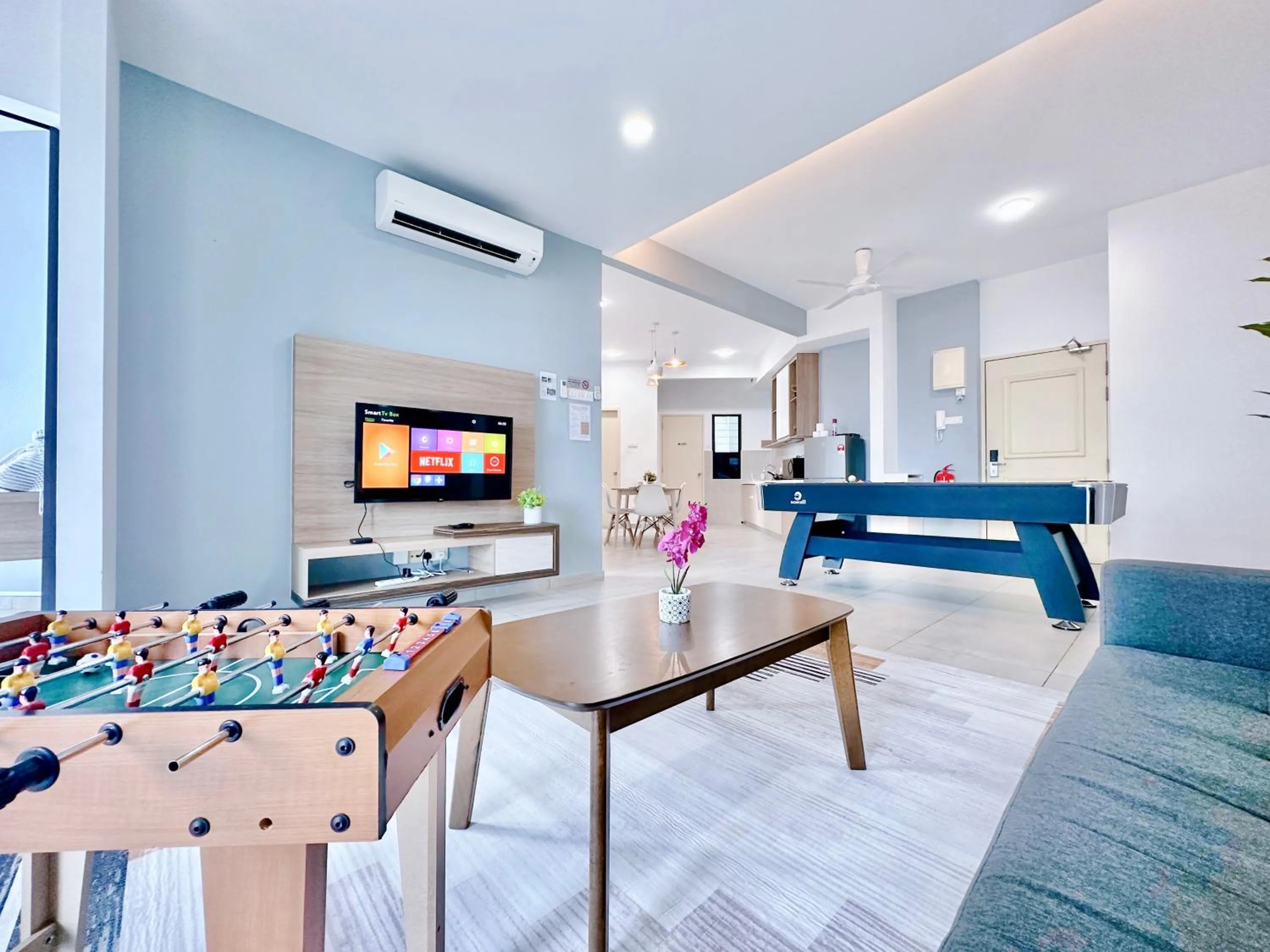 Living room in Atlantis Melaka I 5-10pax I 5min JonkerSt BY Alviv Management