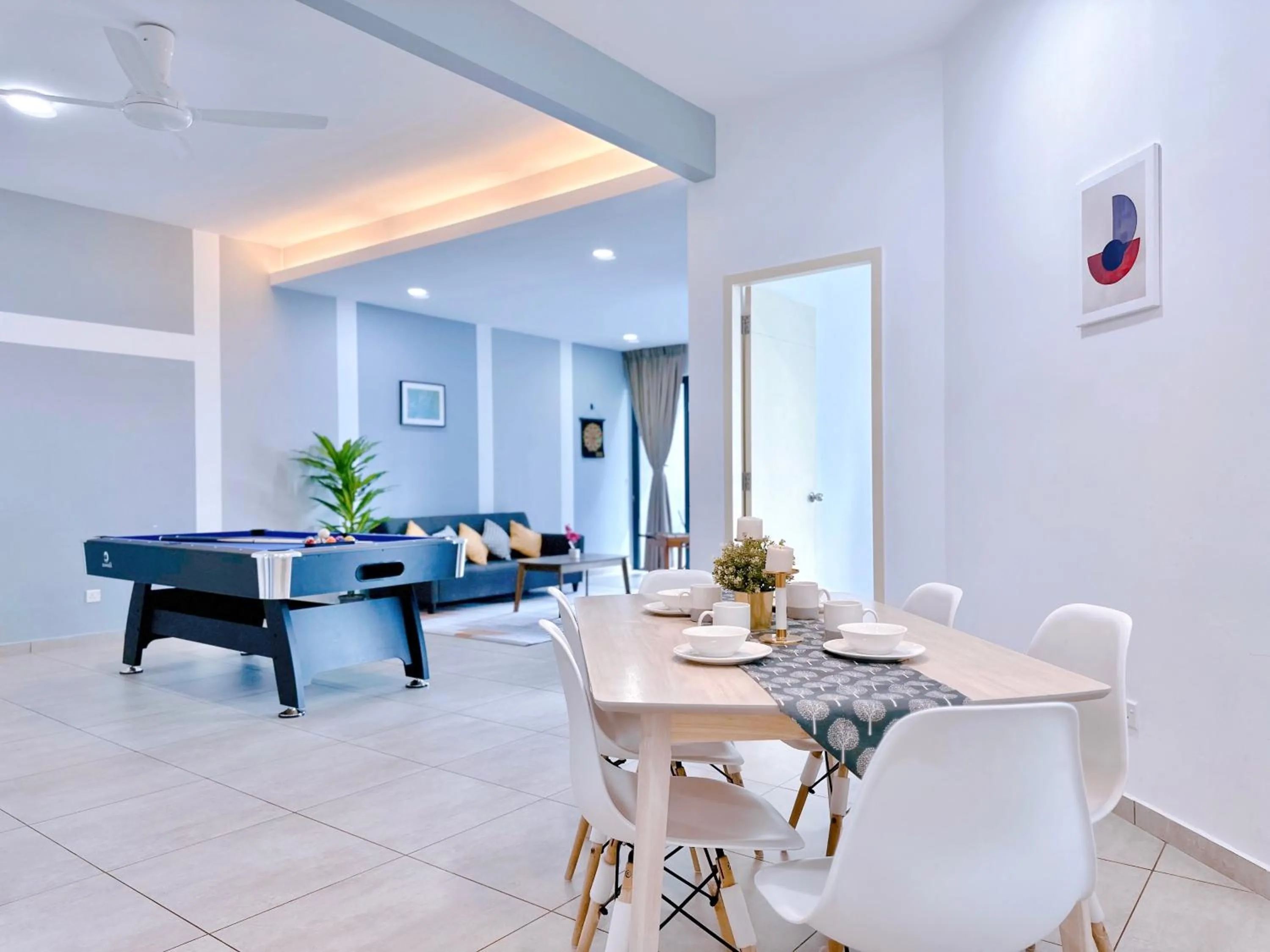 Dining area in Atlantis Melaka I 5-10pax I 5min JonkerSt BY Alviv Management