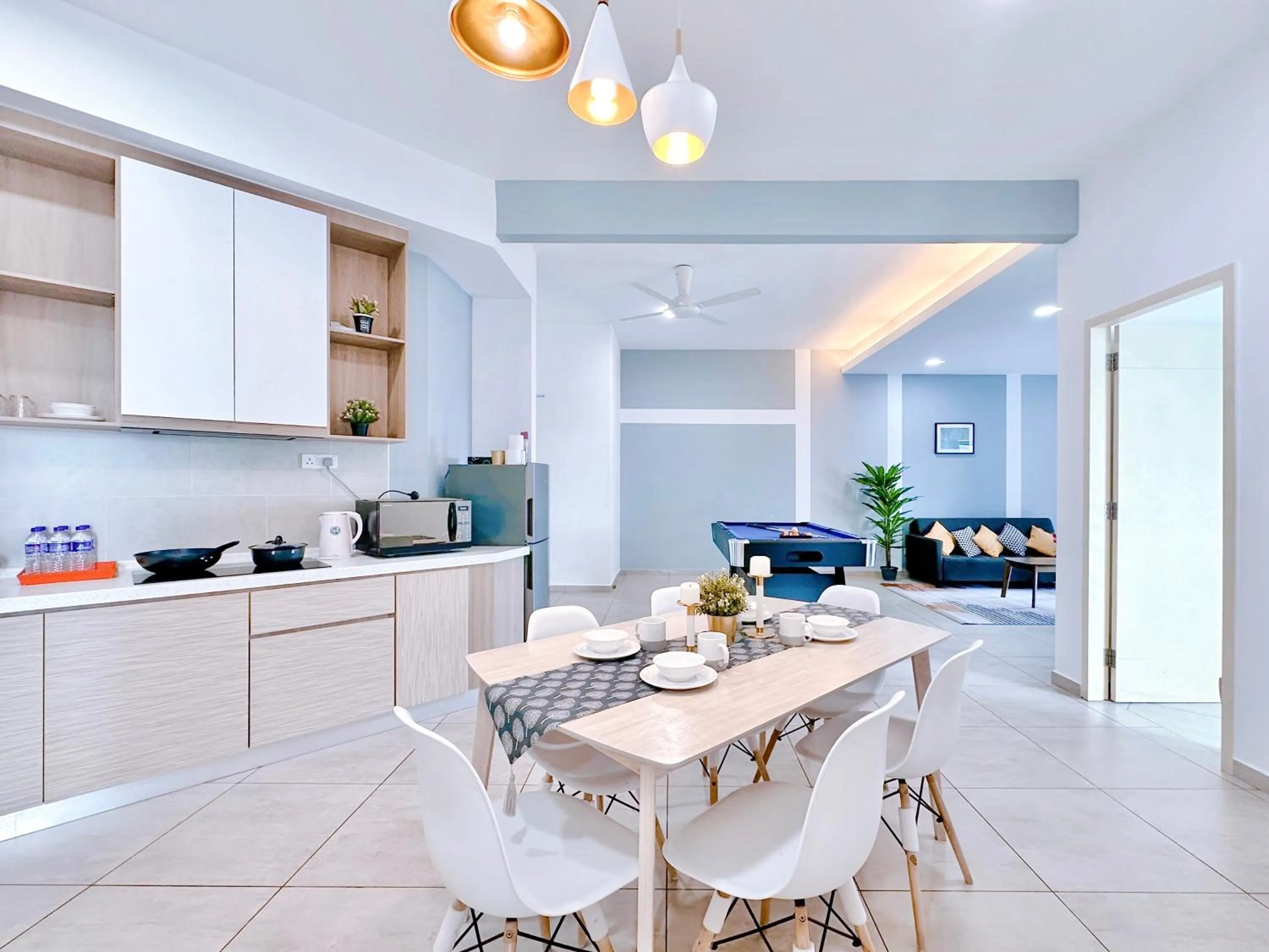 Dining area in Atlantis Melaka I 5-10pax I 5min JonkerSt BY Alviv Management