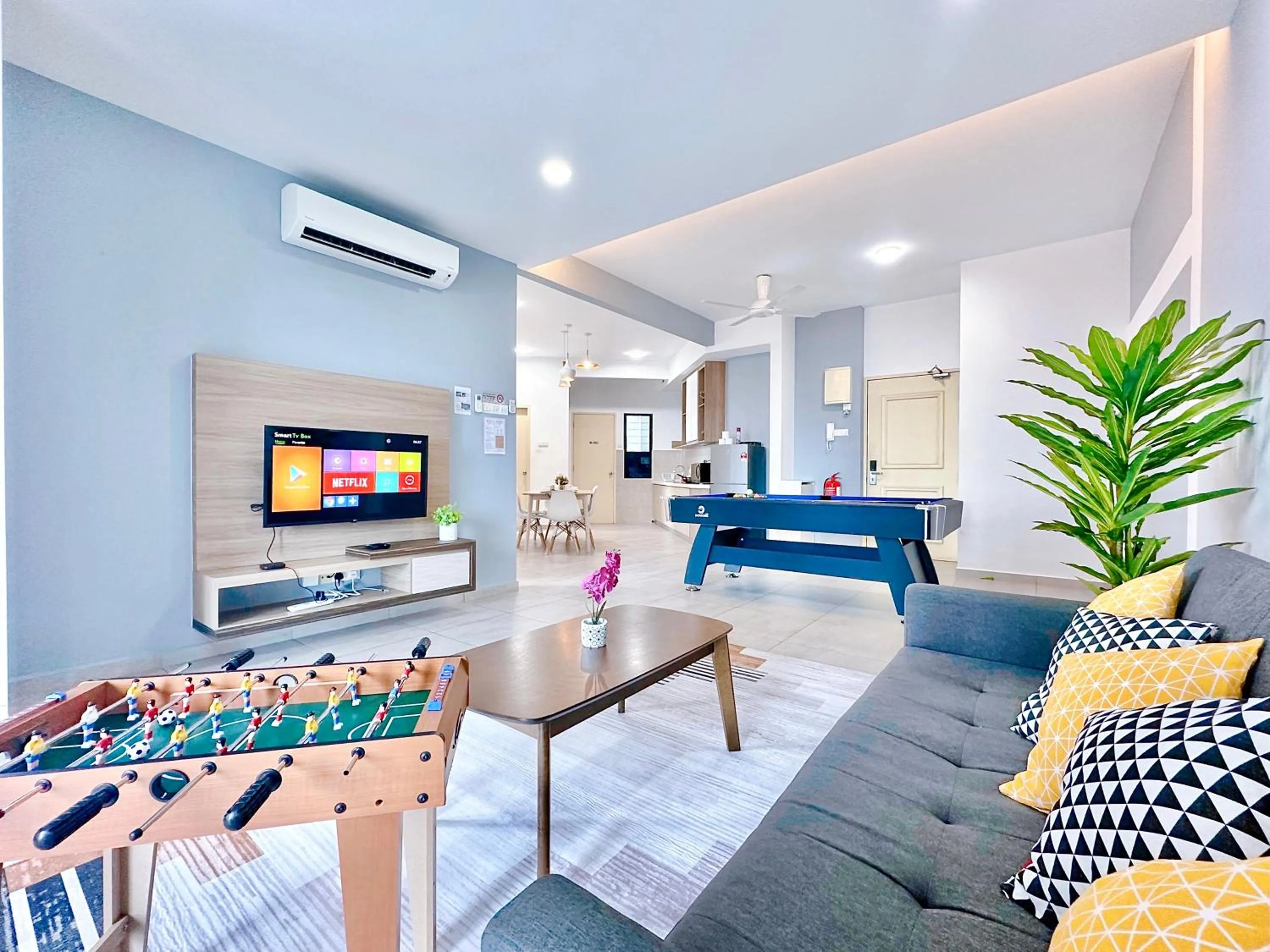 Living room in Atlantis Melaka I 5-10pax I 5min JonkerSt BY Alviv Management