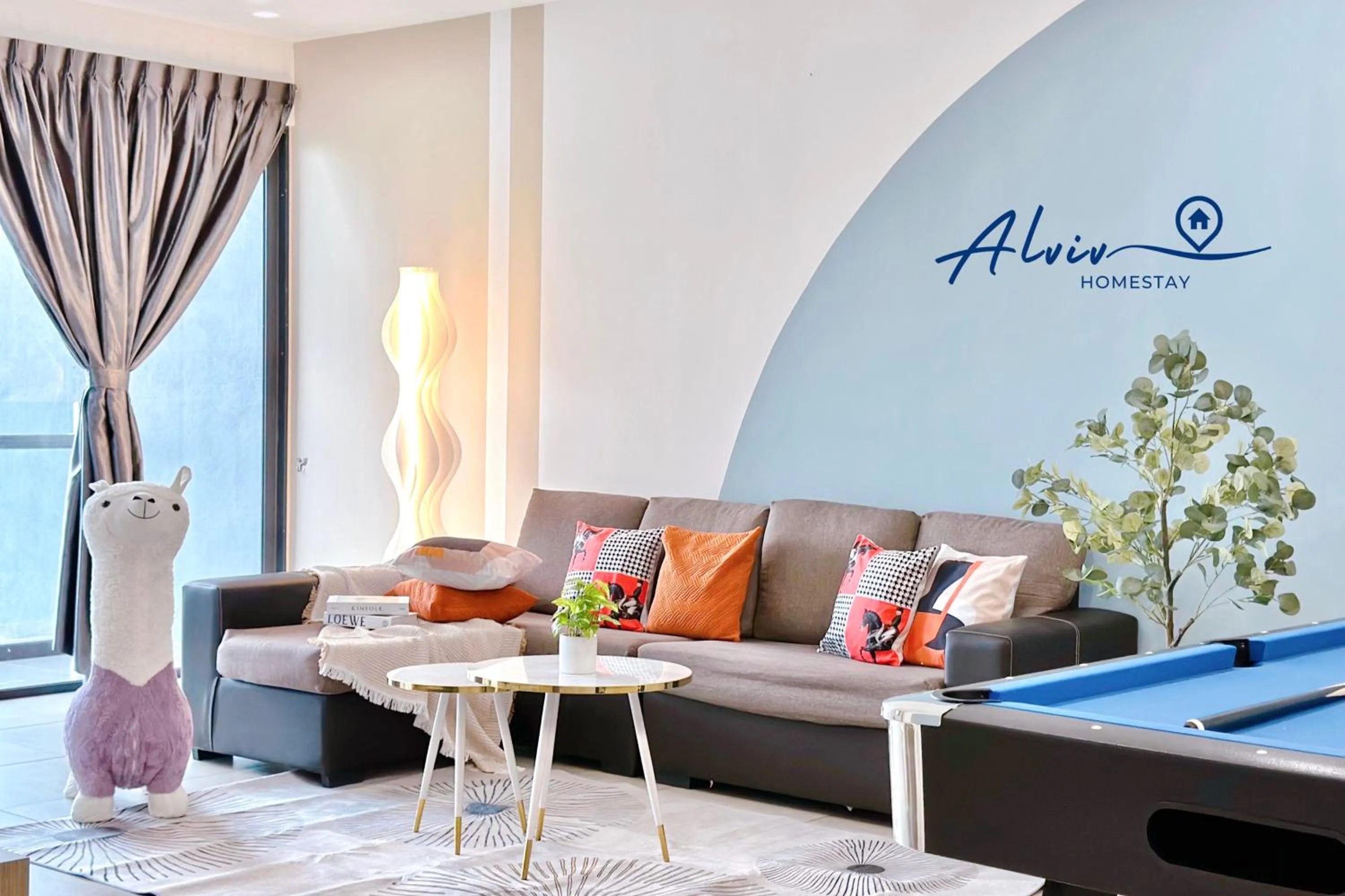 Living room in Atlantis Melaka I 5-10pax I 5min JonkerSt BY Alviv Management