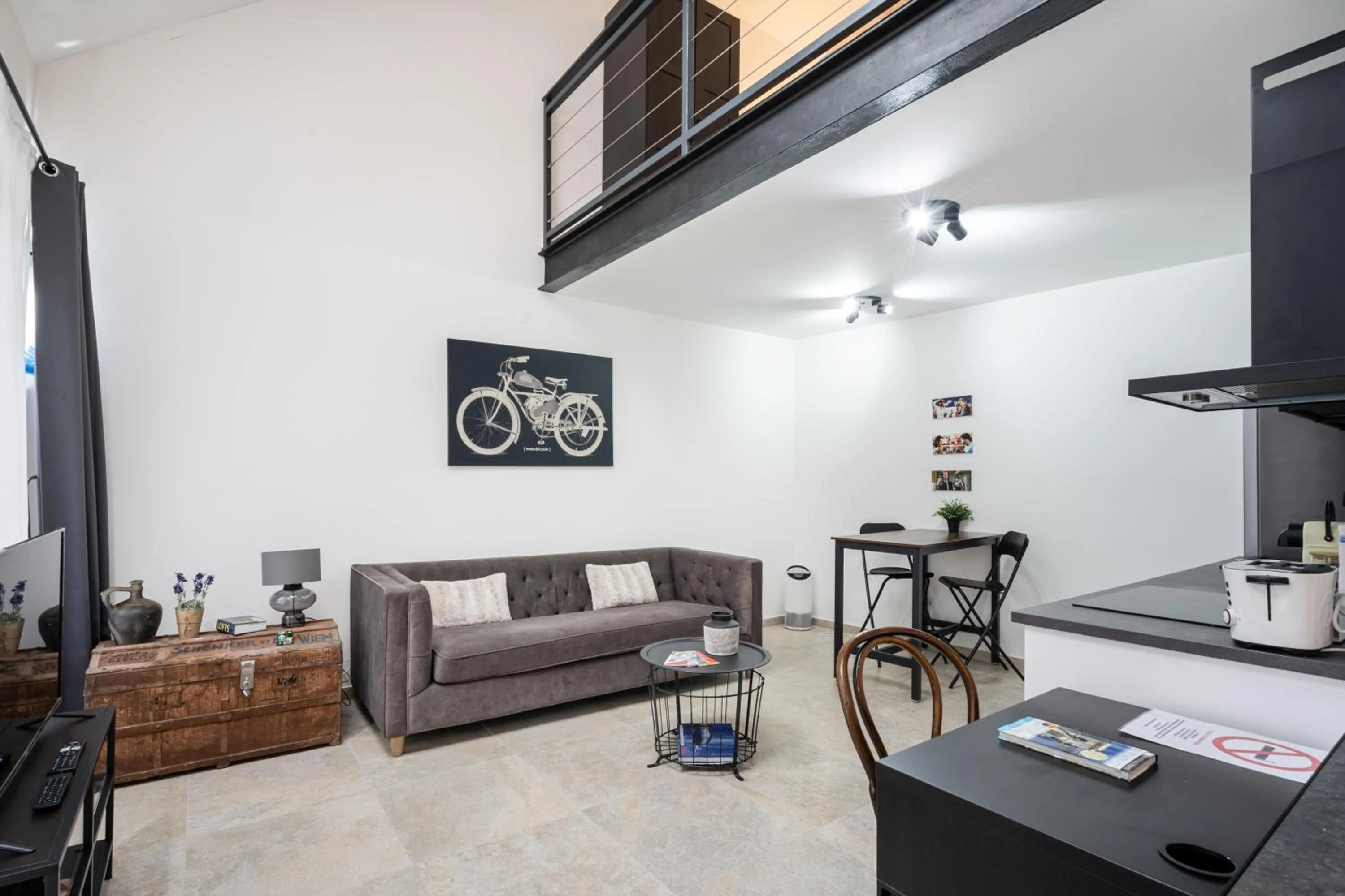 Studio Station with gallery