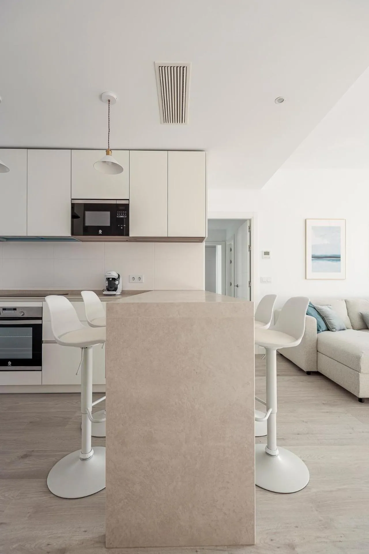 Kitchen or kitchenette in Uxama Sevilla Luxury Penthouse en Triana - Terraza y parking privados - piscina