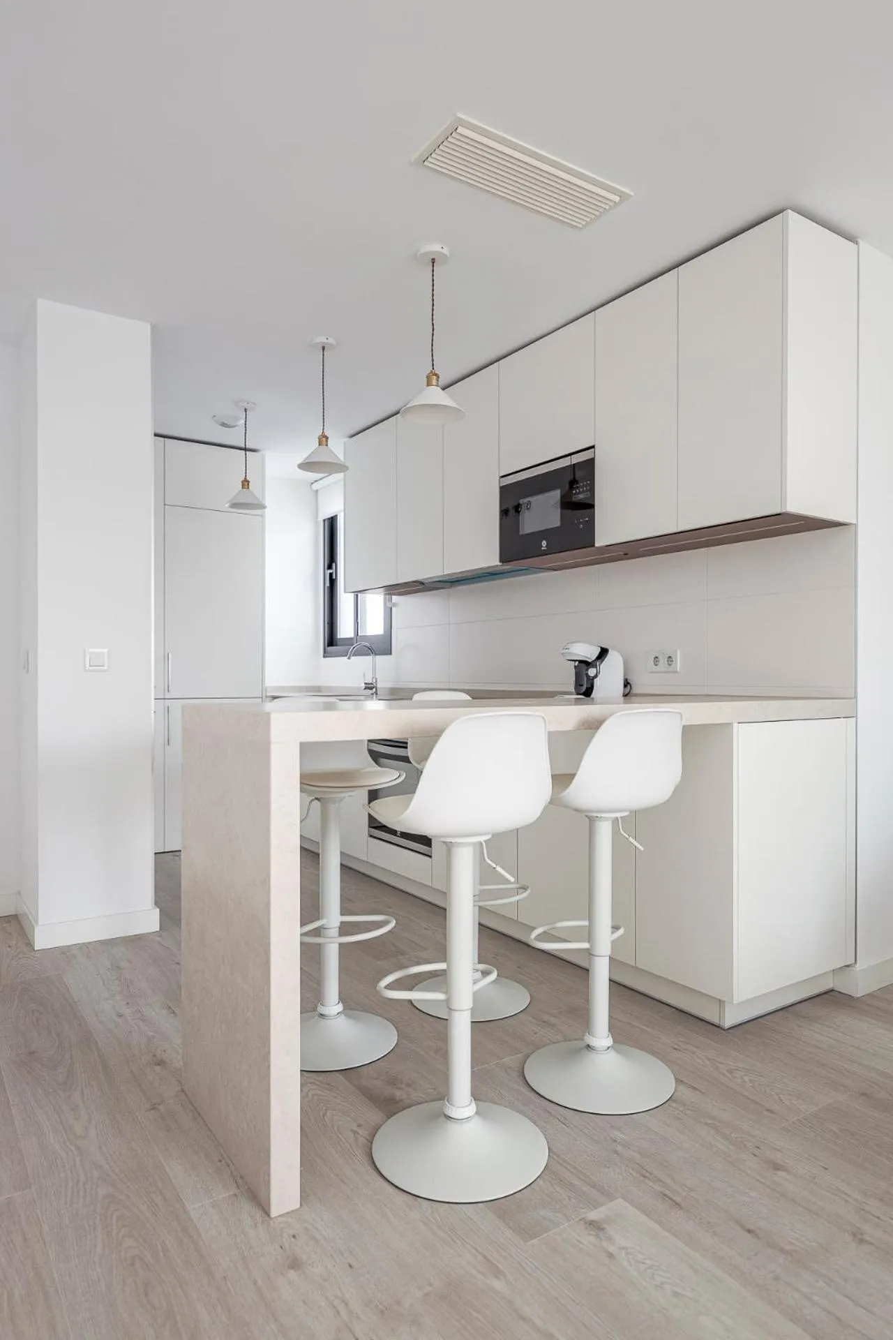 Kitchen or kitchenette in Uxama Sevilla Luxury Penthouse en Triana - Terraza y parking privados - piscina