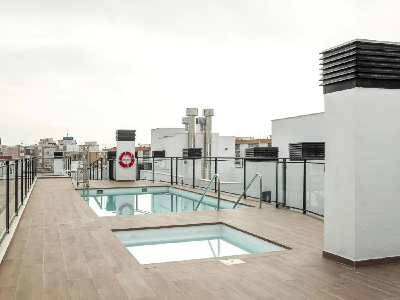 Pool view in Uxama Sevilla Luxury Penthouse en Triana - Terraza y parking privados - piscina